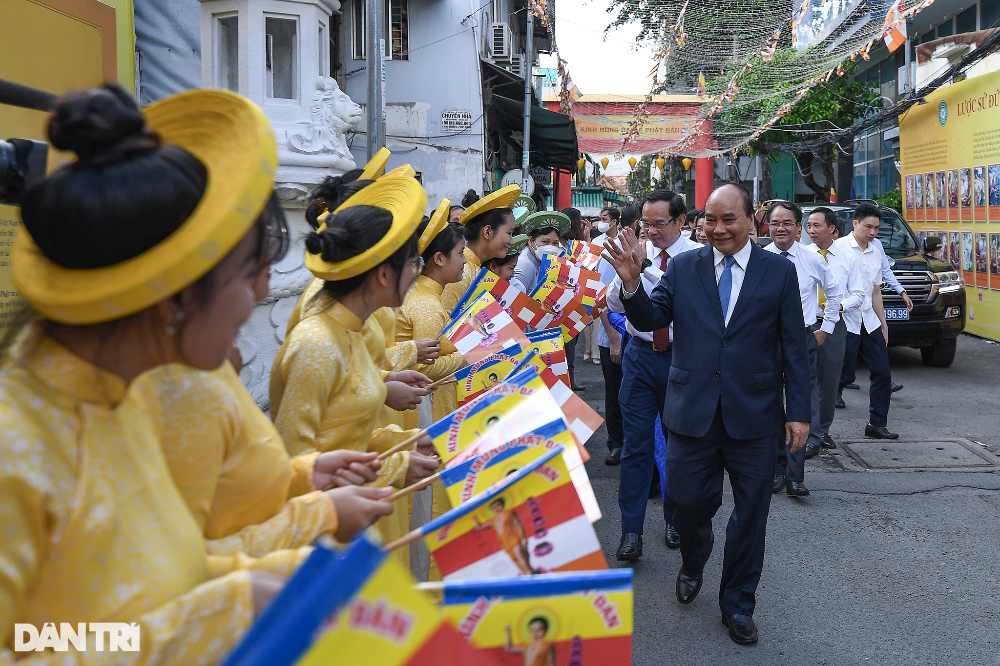 Chủ tịch nước Nguyễn Xuân Phúc chúc mừng Đại lễ Phật đản tại TPHCM - 1