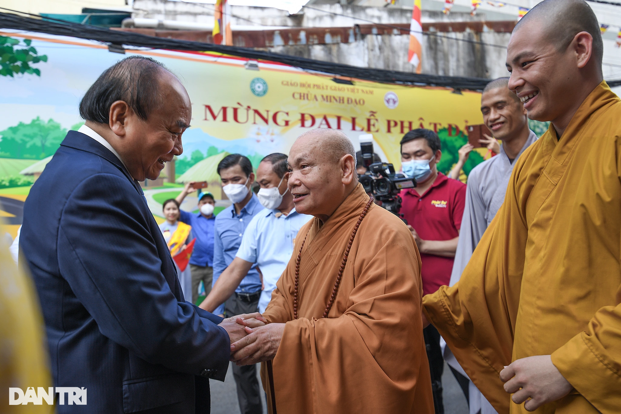 Chủ tịch nước Nguyễn Xuân Phúc chúc mừng Đại lễ Phật đản tại TPHCM - 2
