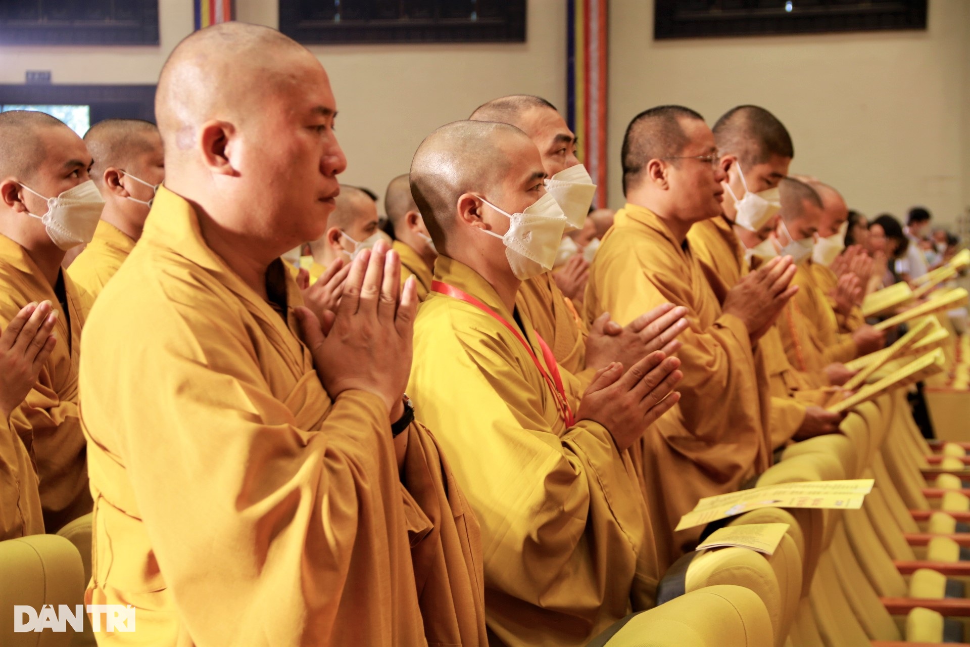 Hàng nghìn người đổ về ngôi chùa lớn nhất Việt Nam làm lễ Phật đản  - 2