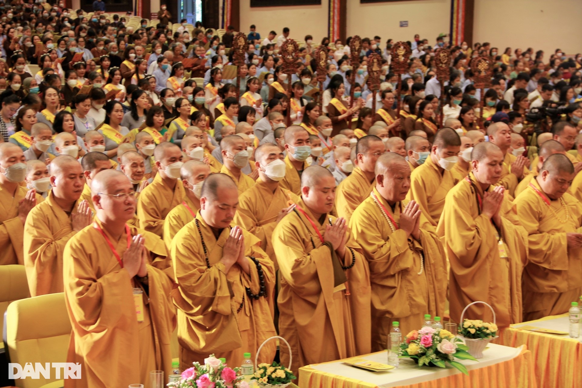 Hàng nghìn người đổ về ngôi chùa lớn nhất Việt Nam làm lễ Phật đản - 1