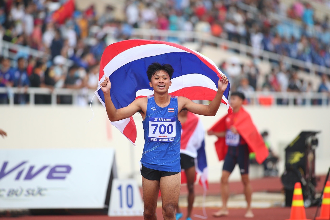 Thần đồng 16 tuổi Thái Lan phá 2 kỷ lục SEA Games trong một ngày - 1