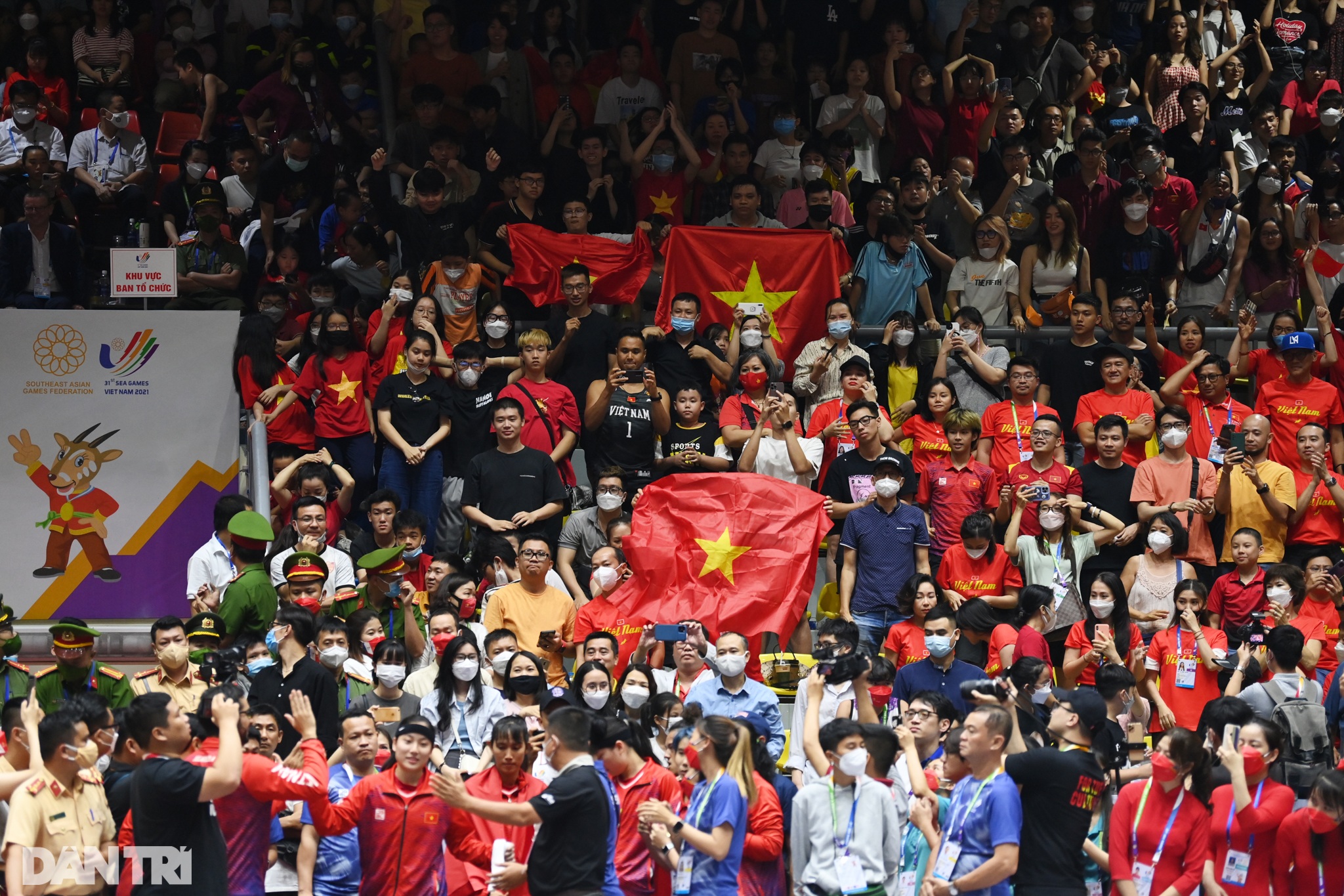 Hơn 1500 cổ động viên cháy hết mình cổ vũ đội tuyển bóng rổ Việt Nam - 6