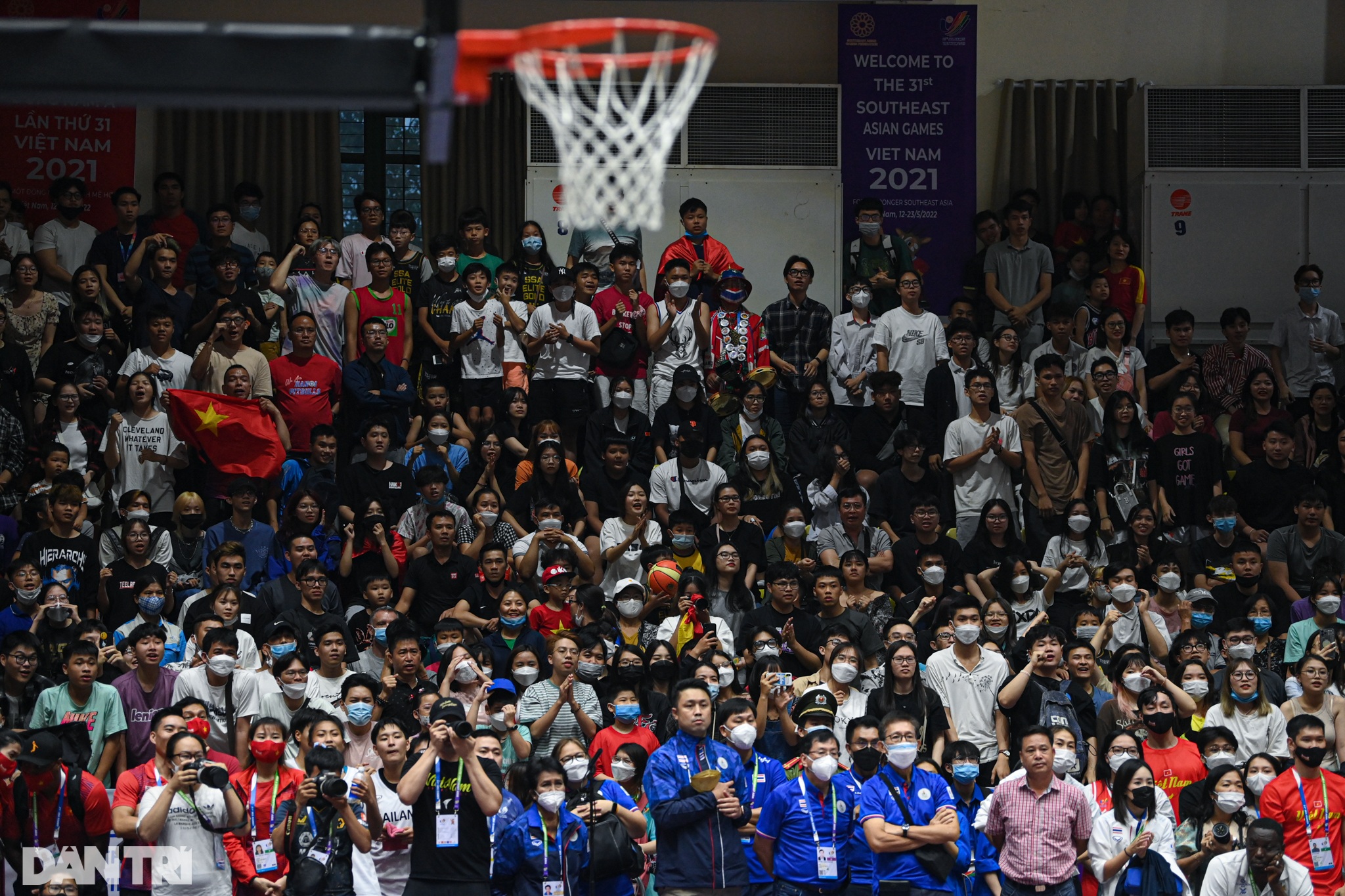 Hơn 1500 cổ động viên cháy hết mình cổ vũ đội tuyển bóng rổ Việt Nam - 2