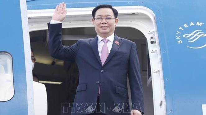Chủ tịch Quốc hội Vương Đình Huệ lên đường thăm chính thức Lào - 1