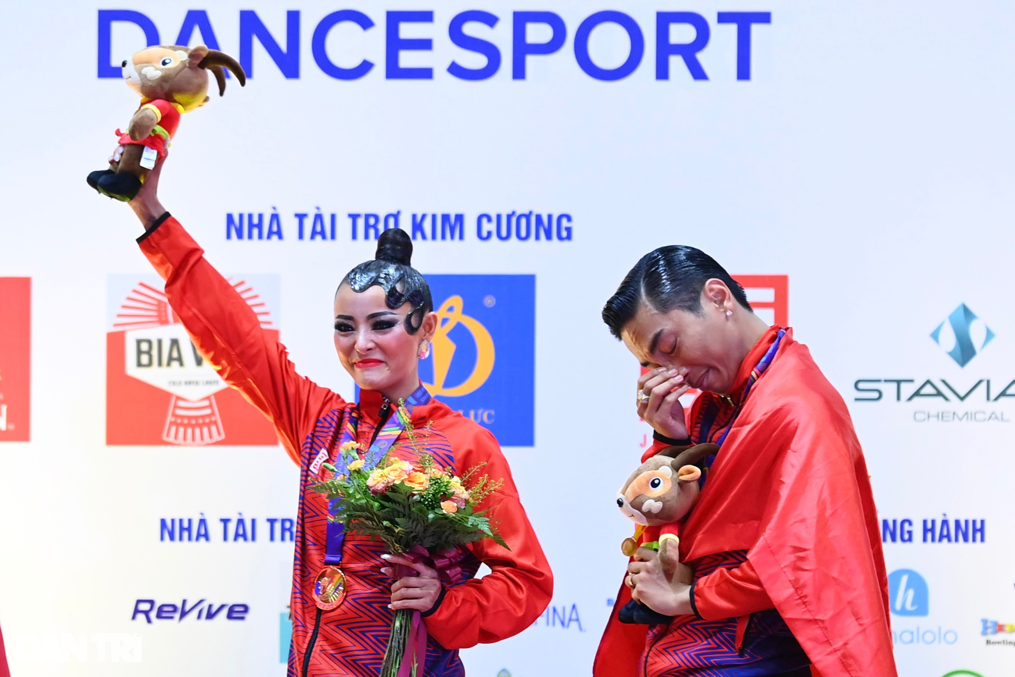 Ngắm màn khiêu vũ bốc lửa của 2 đôi VĐV Việt Nam giành 5 HCV Dance Sport - 23