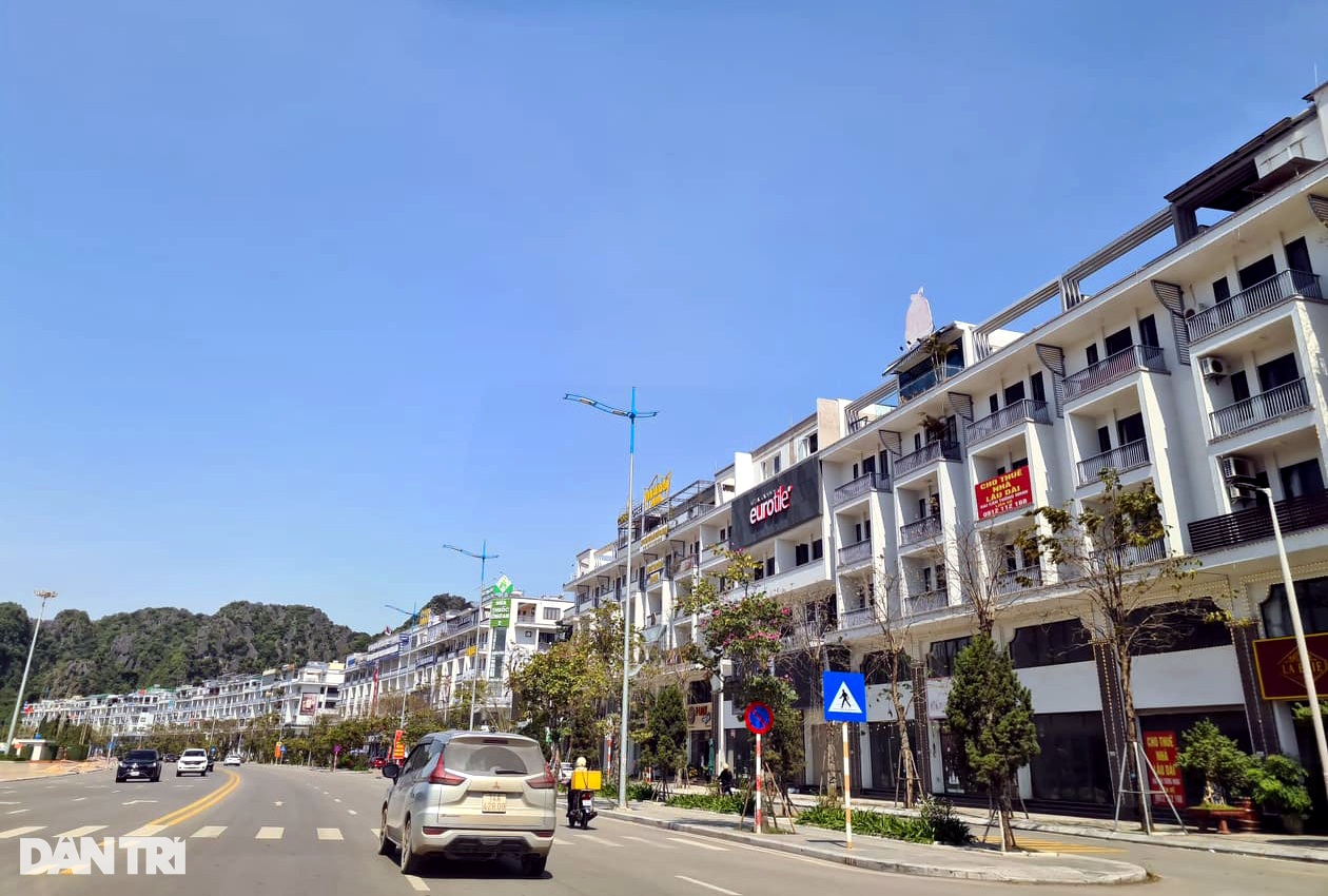 Bất động sản phố nhà giàu Hạ Long được thổi giá lên tới trăm tỷ đồng - 3 Bất động sản phố nhà giàu Hạ Long được thổi giá lên tới trăm tỷ đồng - 3