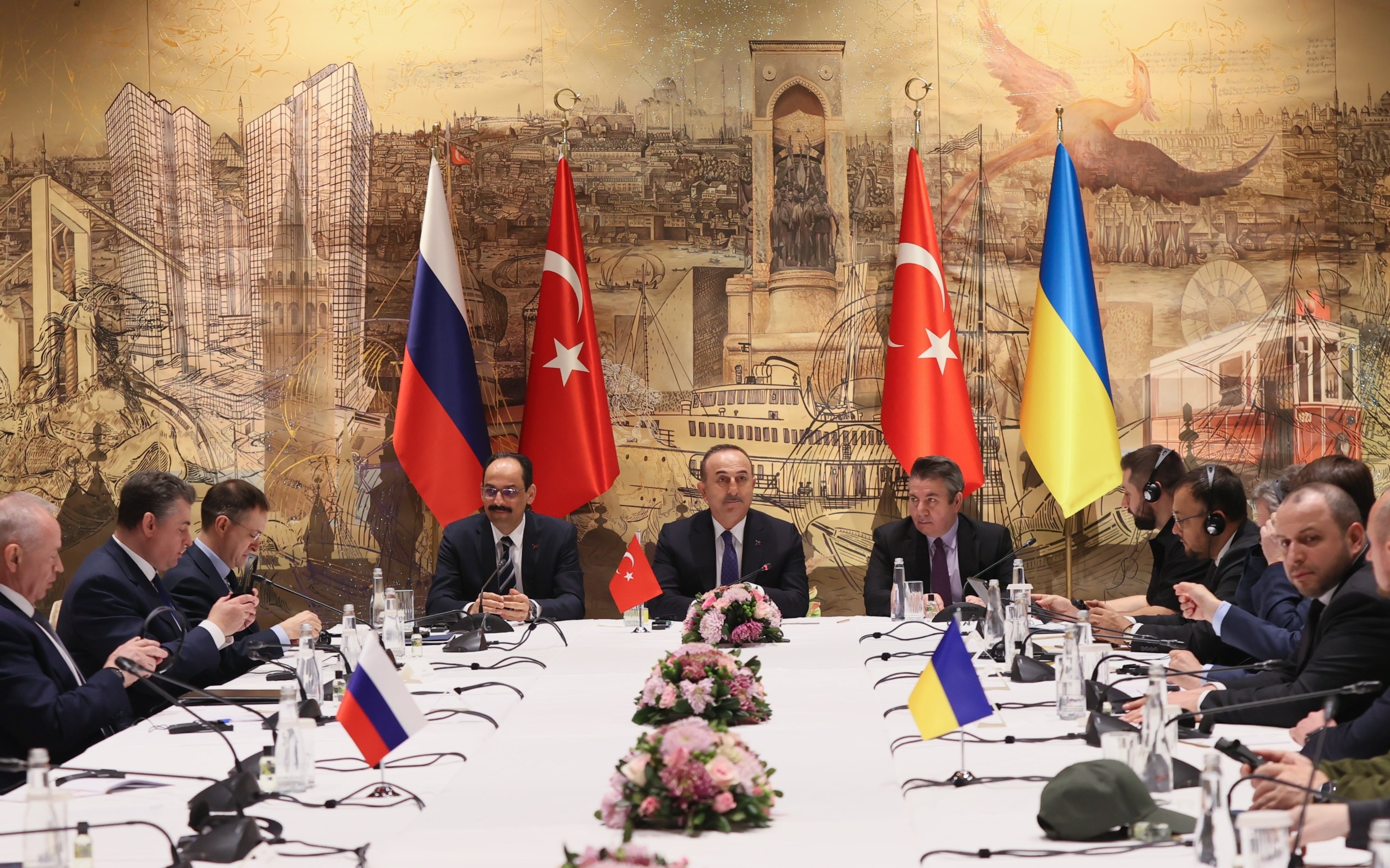 Переговоры россии и запада. Переговоры России и Украины в Турции 2022. Переговоры в Стамбуле. Российско-украинские переговоры в Стамбуле. Международные переговоры.