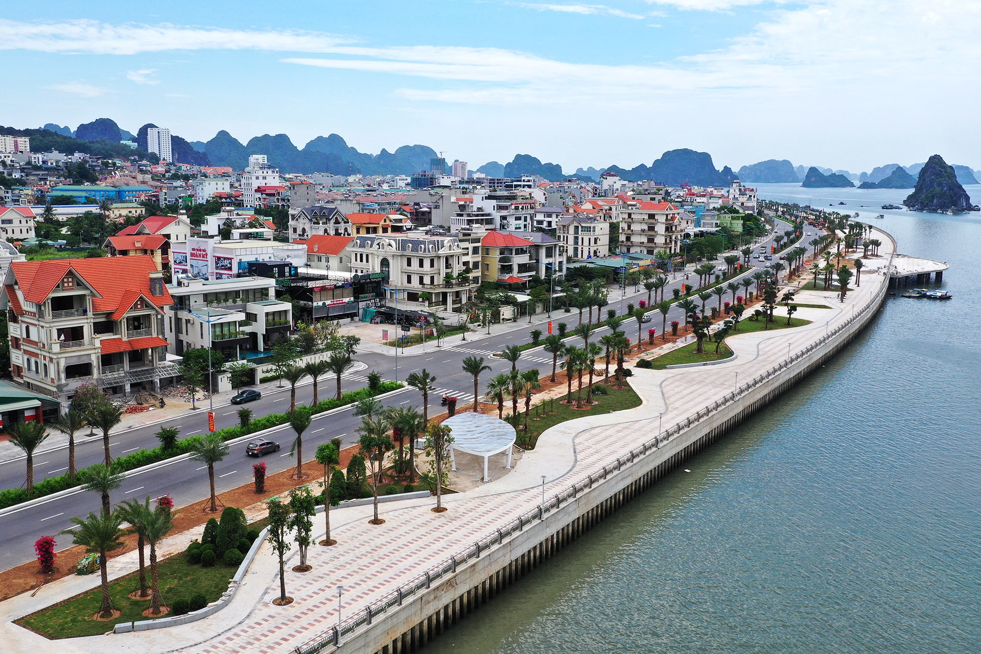 Bất động sản phố nhà giàu Hạ Long được thổi giá lên tới trăm tỷ đồng - 1