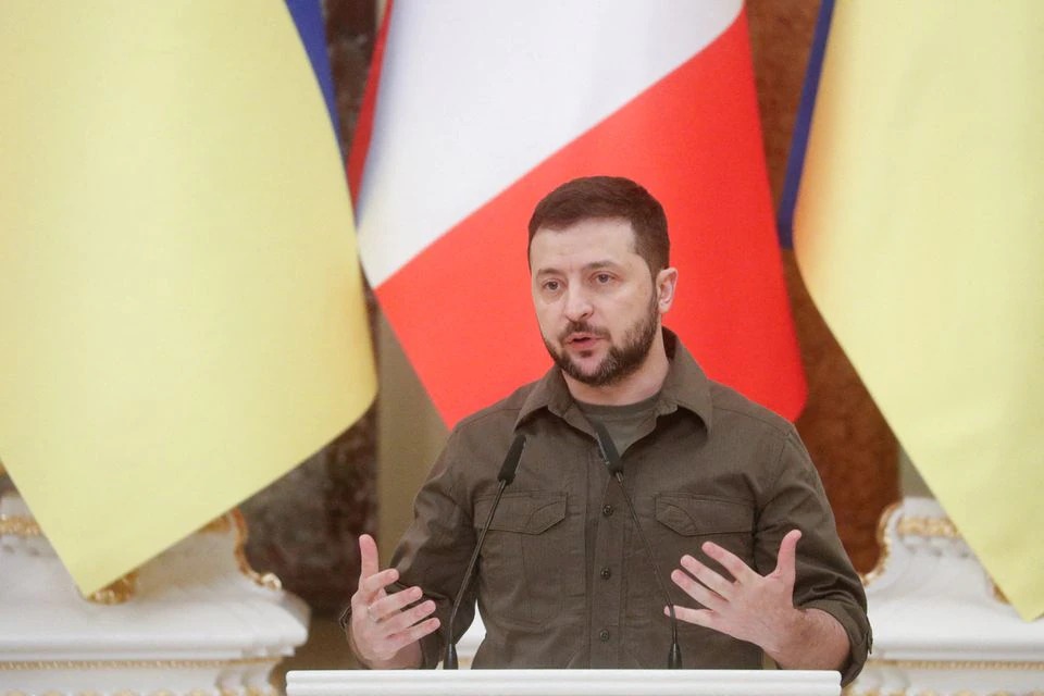 Tổng thống Ukraine lần đầu tiết lộ chiến dịch bí mật tiếp viện cho Azovstal - 1