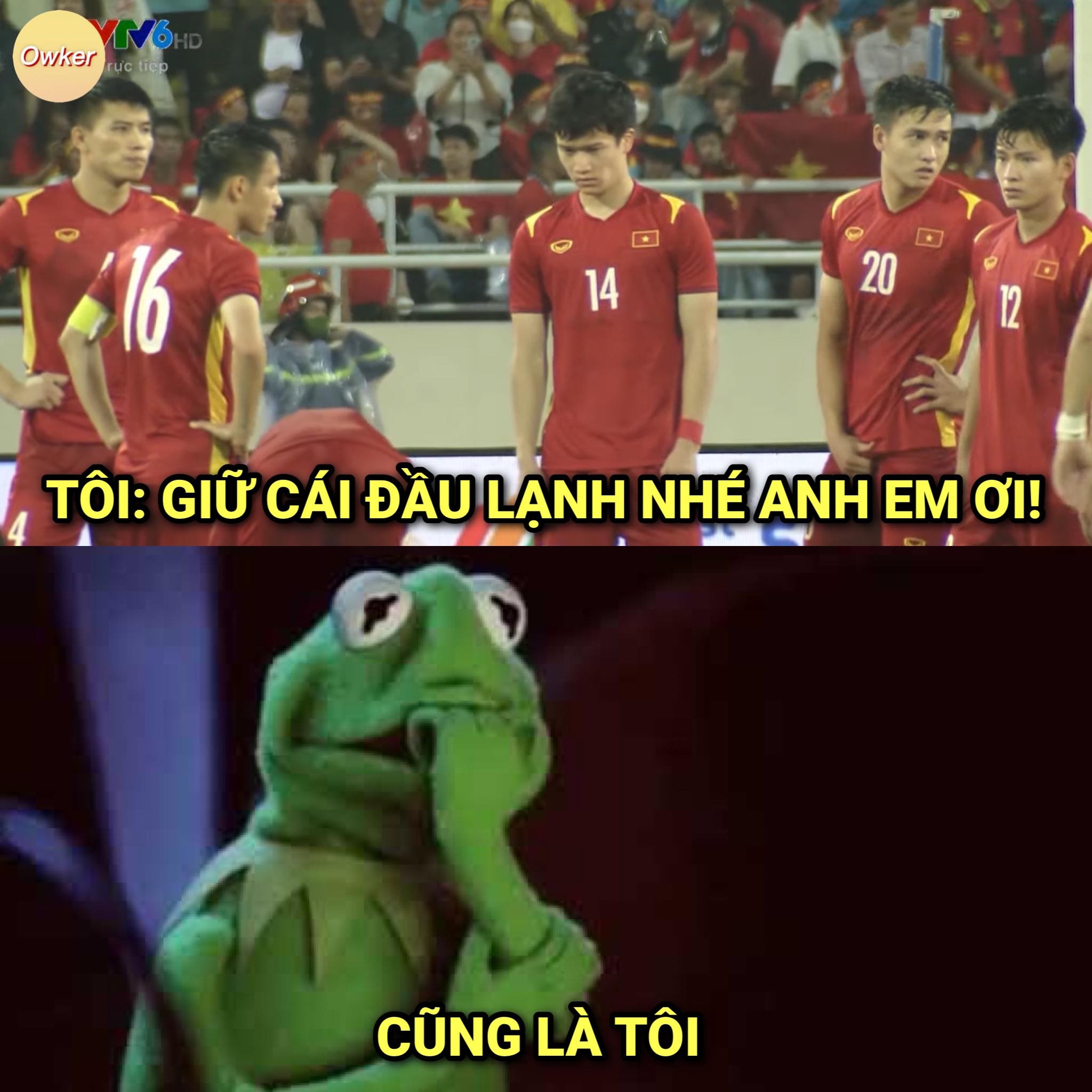 Cổ động viên Việt Nam hy vọng các cầu thủ giữ cái đầu lạnh khi thi đấu, nhưng lại 