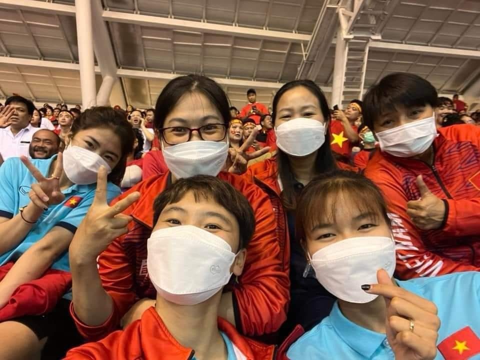 Sau khi giành huy chương vàng, các 