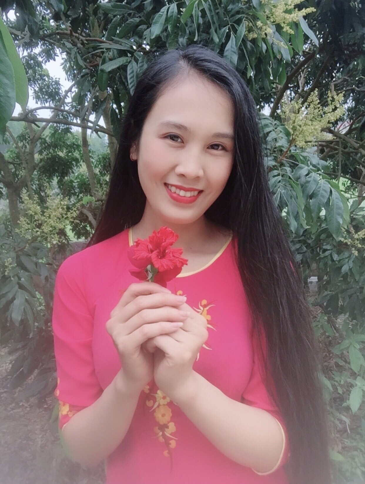 Cô gái cắt tóc nuôi 15 năm tặng bệnh nhân ung thư, dân mạng thả bão like - 4