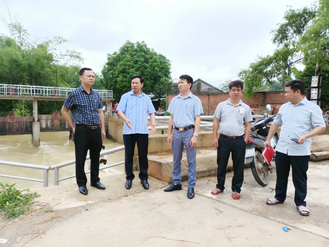 Cận cảnh nước dâng tận nóc nhà ở Tam Đảo - 7 Cận cảnh nước dâng tận nóc nhà ở Tam Đảo - 7