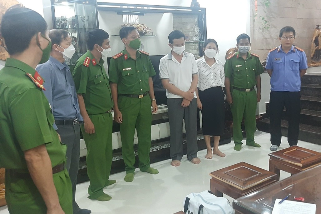 Giám đốc CDC Đắk Lắk khóc nức nở vì dính vụ Việt Á  - 2