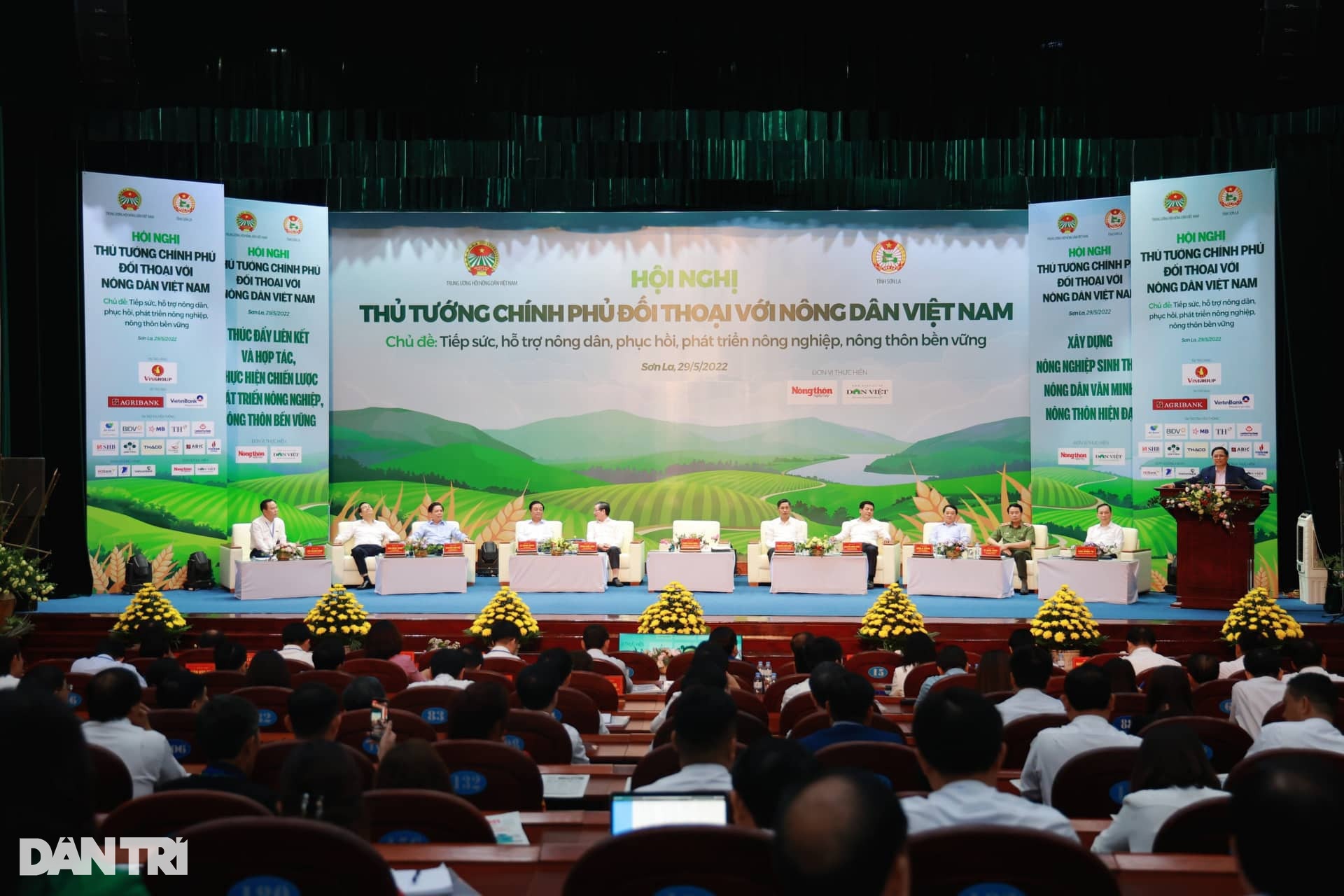 Thủ tướng, Bộ trưởng trả lời chuyện nông dân thua lỗ, nông sản tắc biên - 1 Thủ tướng, Bộ trưởng trả lời chuyện nông dân thua lỗ, nông sản tắc biên - 1
