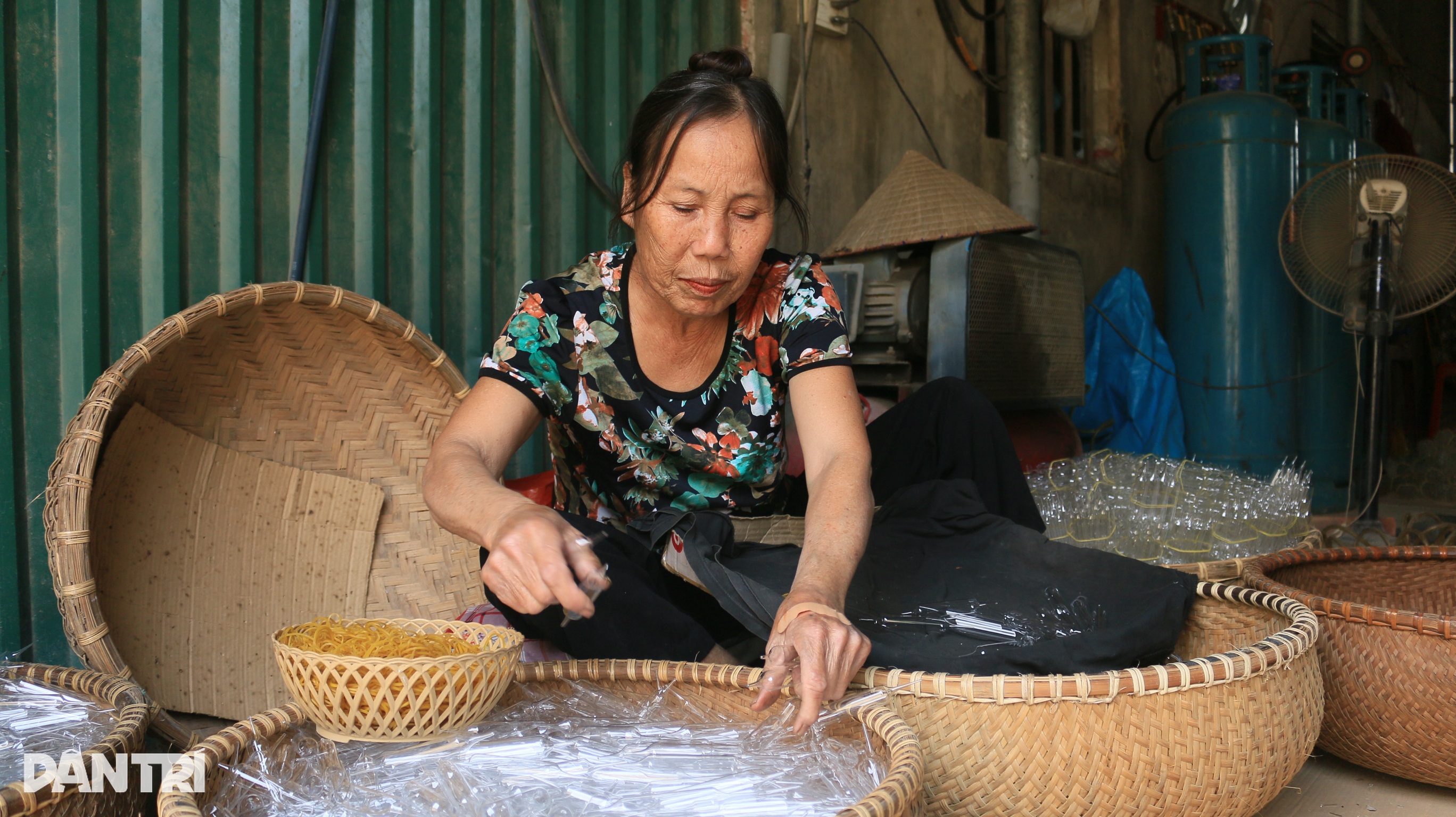 Những người cuối cùng làm nghề thổi ống tiêm philatop - 3 Những người cuối cùng làm nghề thổi ống tiêm philatop - 3