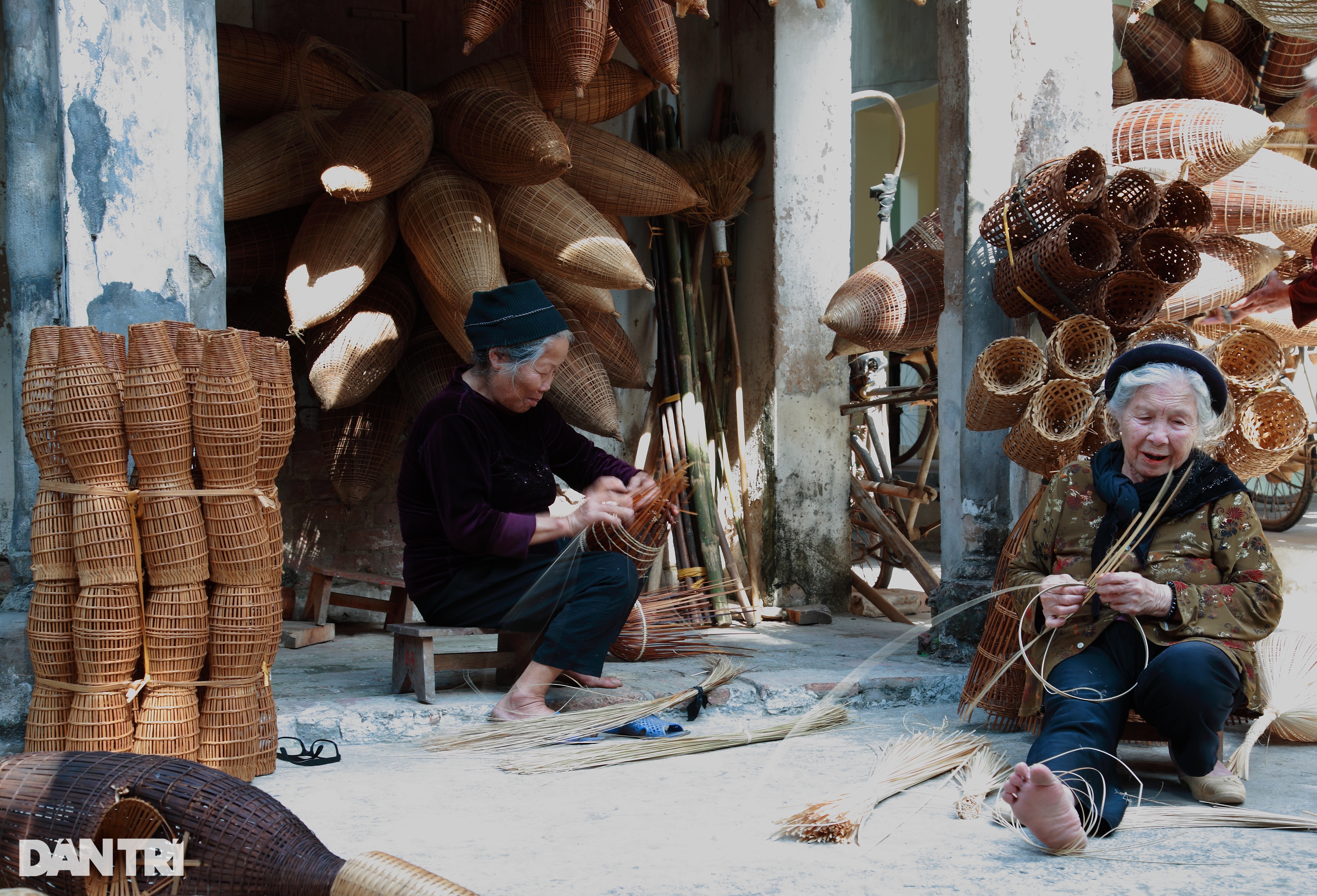 Làng nghề đan đó 200 năm tuổi đẹp như tranh - 3