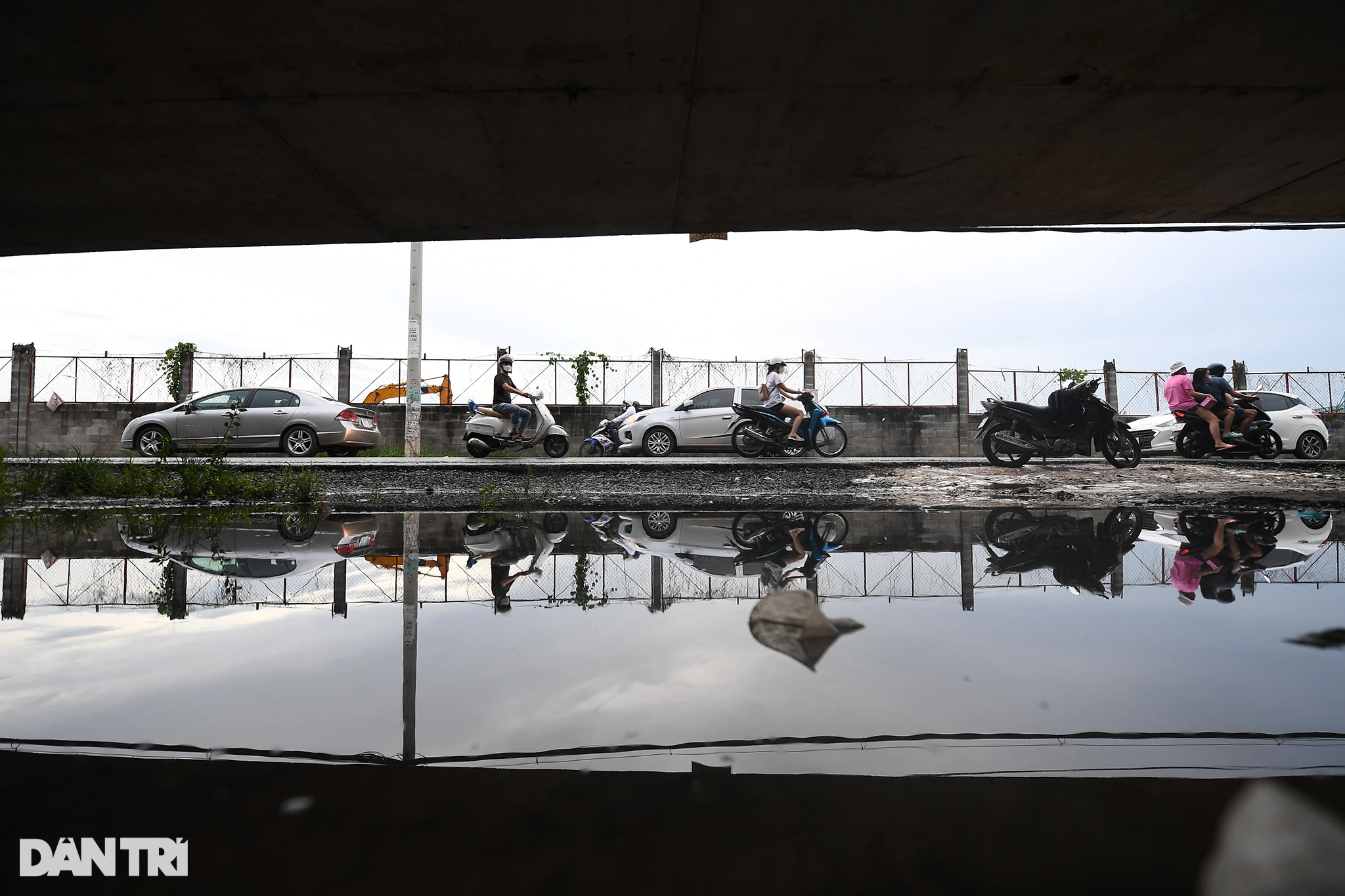 Người dân ngã nhào trên đường hẹp vì dự án cầu treo 7 năm ở TP Thủ Đức - 9
