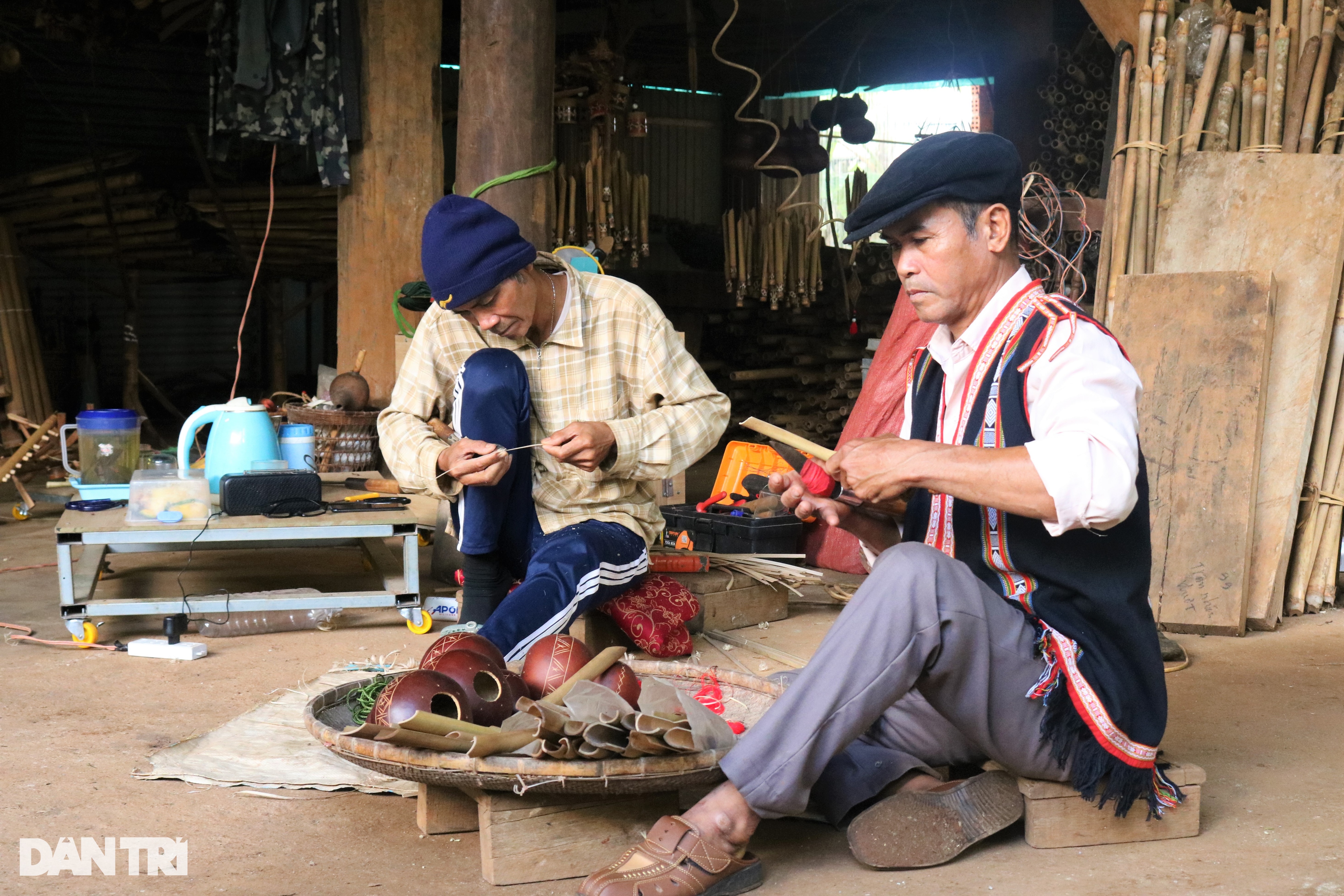 Nghệ nhân Jrai đưa nhạc cụ dân tộc làm bằng từ tre, nứa vang ra thế giới - 1