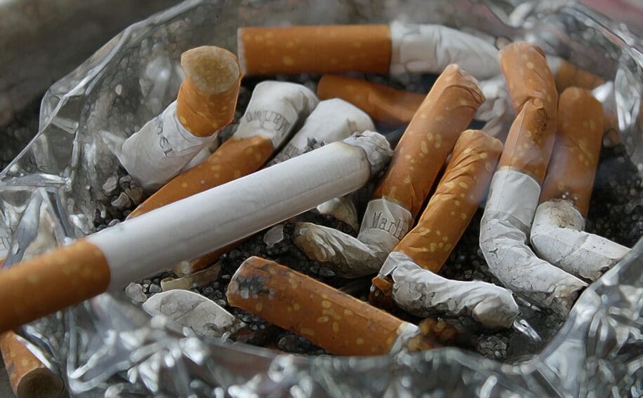 Giải mã bí ẩn nhiều người nghiện thuốc lá nặng nhưng không bị ung thư phổi - 1