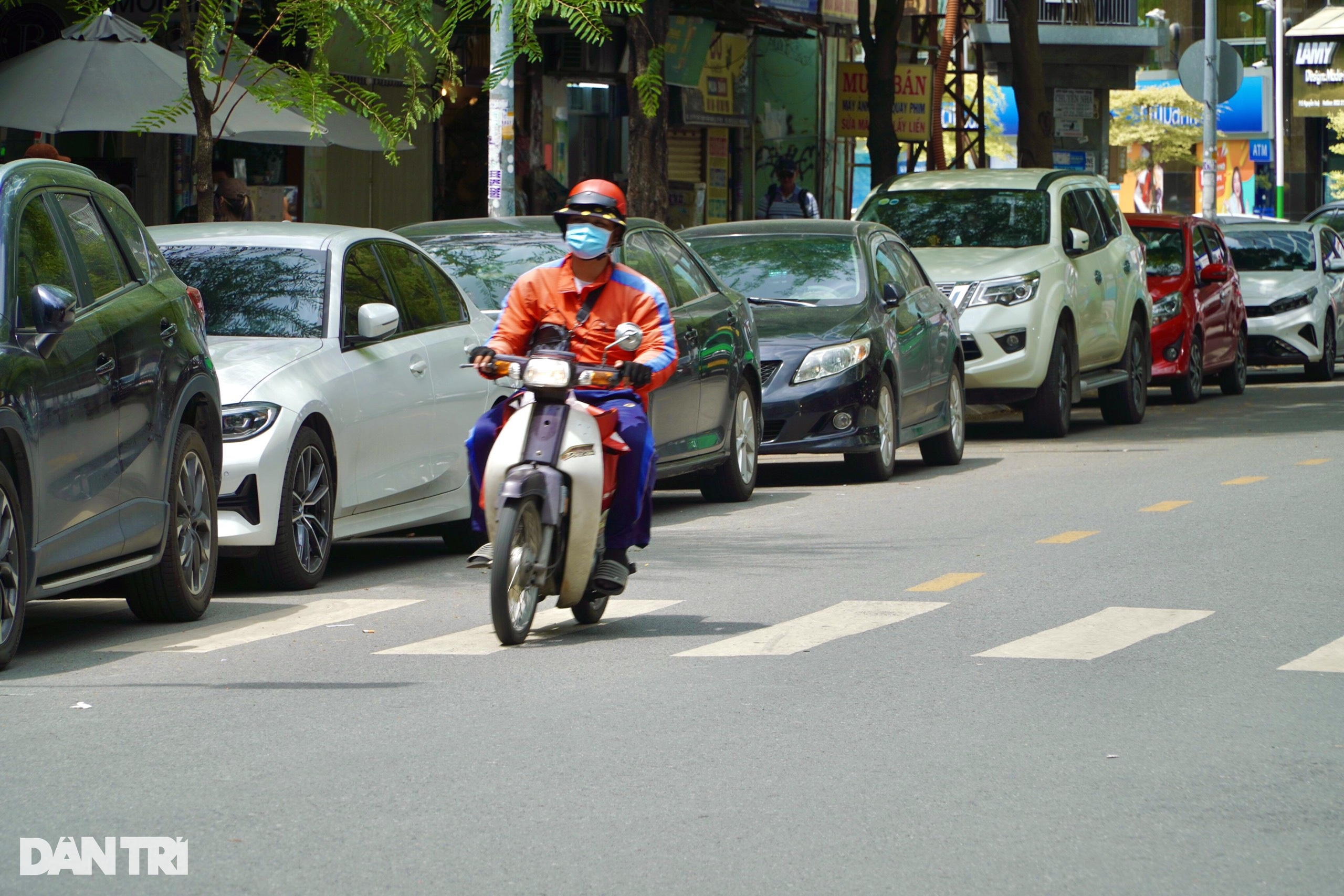 Chiều cuối tuần đi chơi ở TPHCM, mất gần một tiếng tìm chỗ đỗ xe - 1 Chiều cuối tuần đi chơi ở TPHCM, mất gần một tiếng tìm chỗ đỗ xe - 1