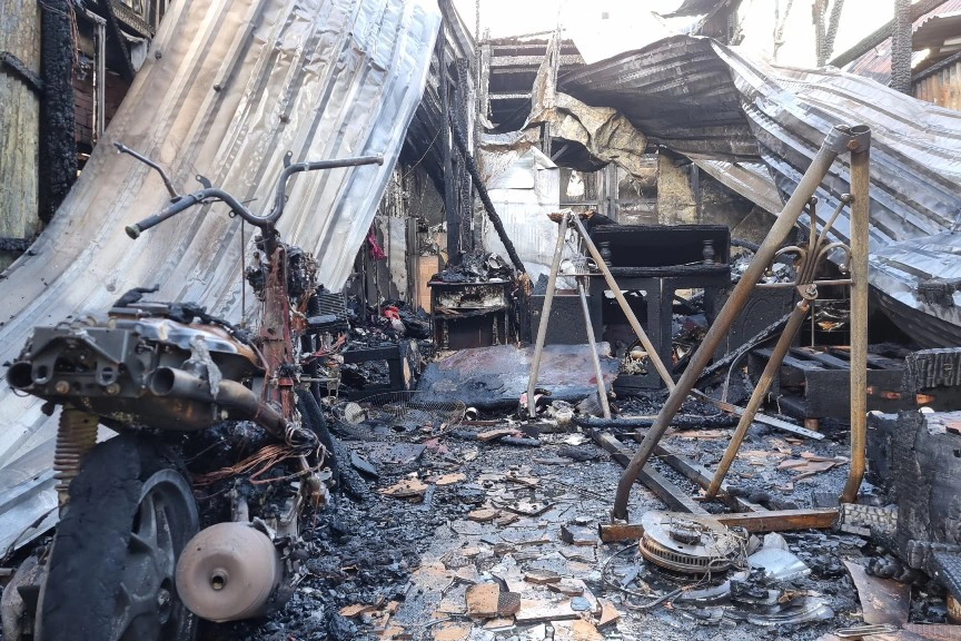 Hỏa hoạn thiêu rụi 6 căn nhà tại TP Châu Đốc - 3
