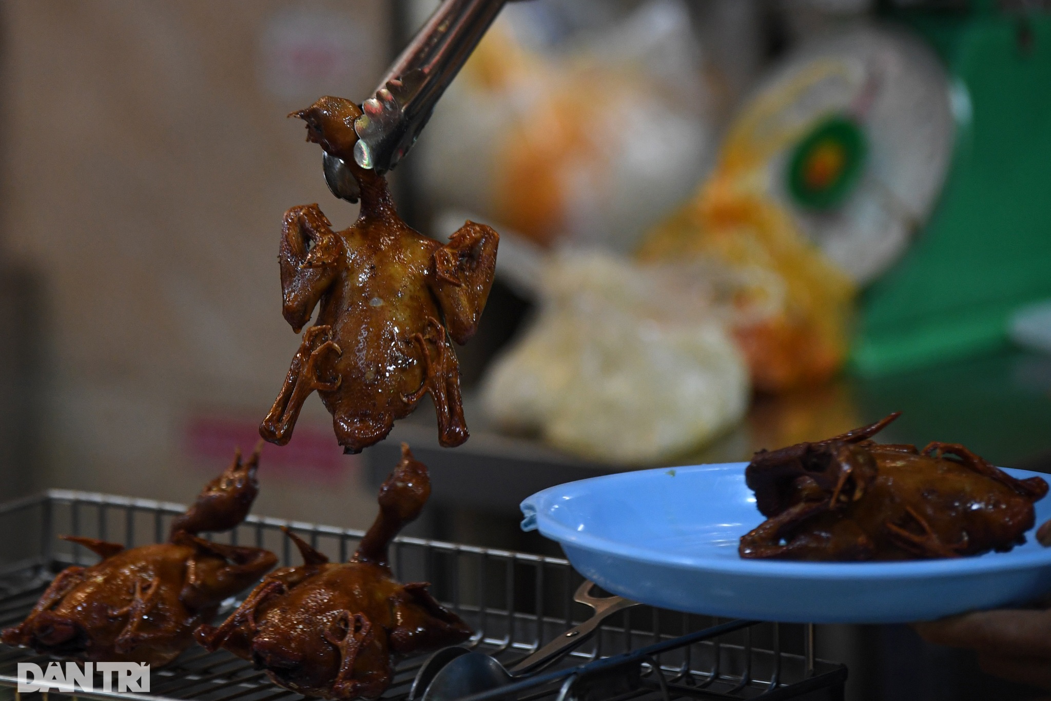 Người Hà Nội dậy sớm mua rượu nếp về &quot;diệt sâu bọ&quot; - Ảnh 11.