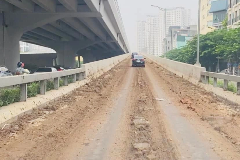 Trích xuất camera truy tìm lái xe vãi đất trên đường vành đai 3 - 1