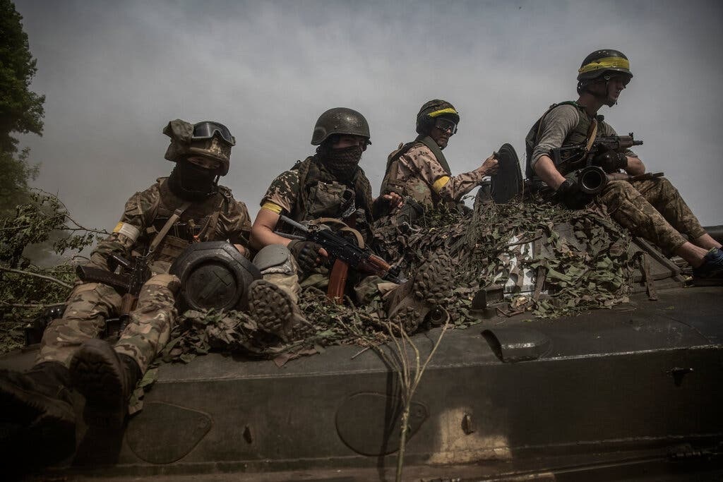 Thế tiến thoái lưỡng nan của Ukraine giữa chảo lửa ở Donbass - 1