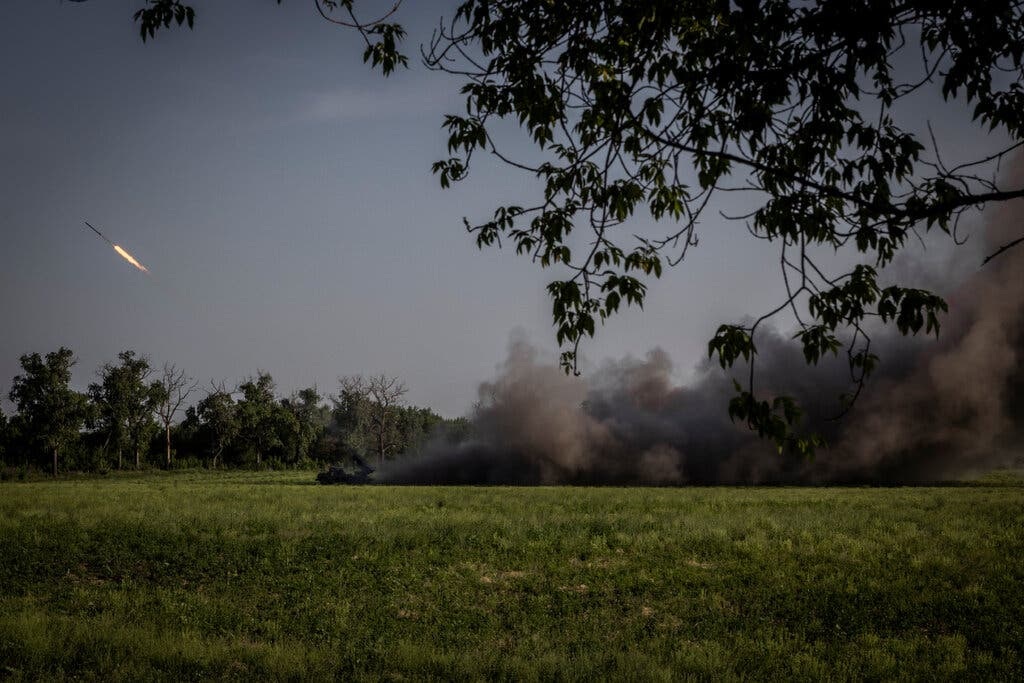 Thế tiến thoái lưỡng nan của Ukraine giữa chảo lửa ở Donbass - 2