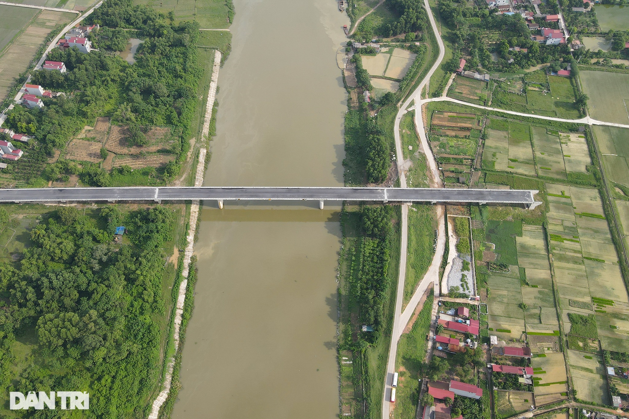 Cây cầu trăm tỷ xây xong bị bỏ hoang 2 năm trên đường vành đai 4 ở Hà Nội - 8
