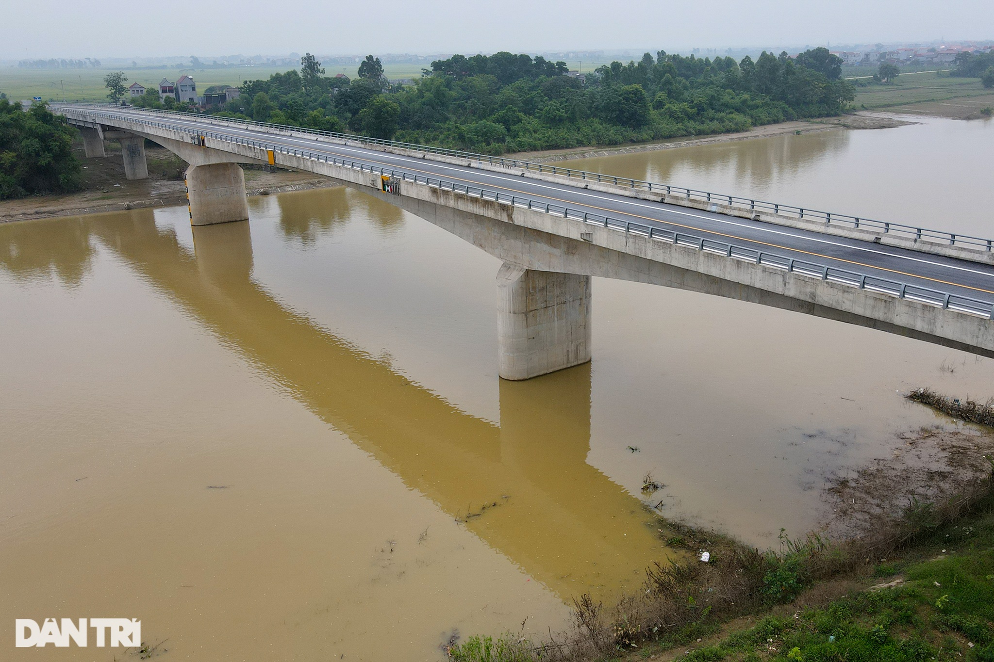 Cây cầu trăm tỷ xây xong bị bỏ hoang 2 năm trên đường vành đai 4 ở Hà Nội - 7