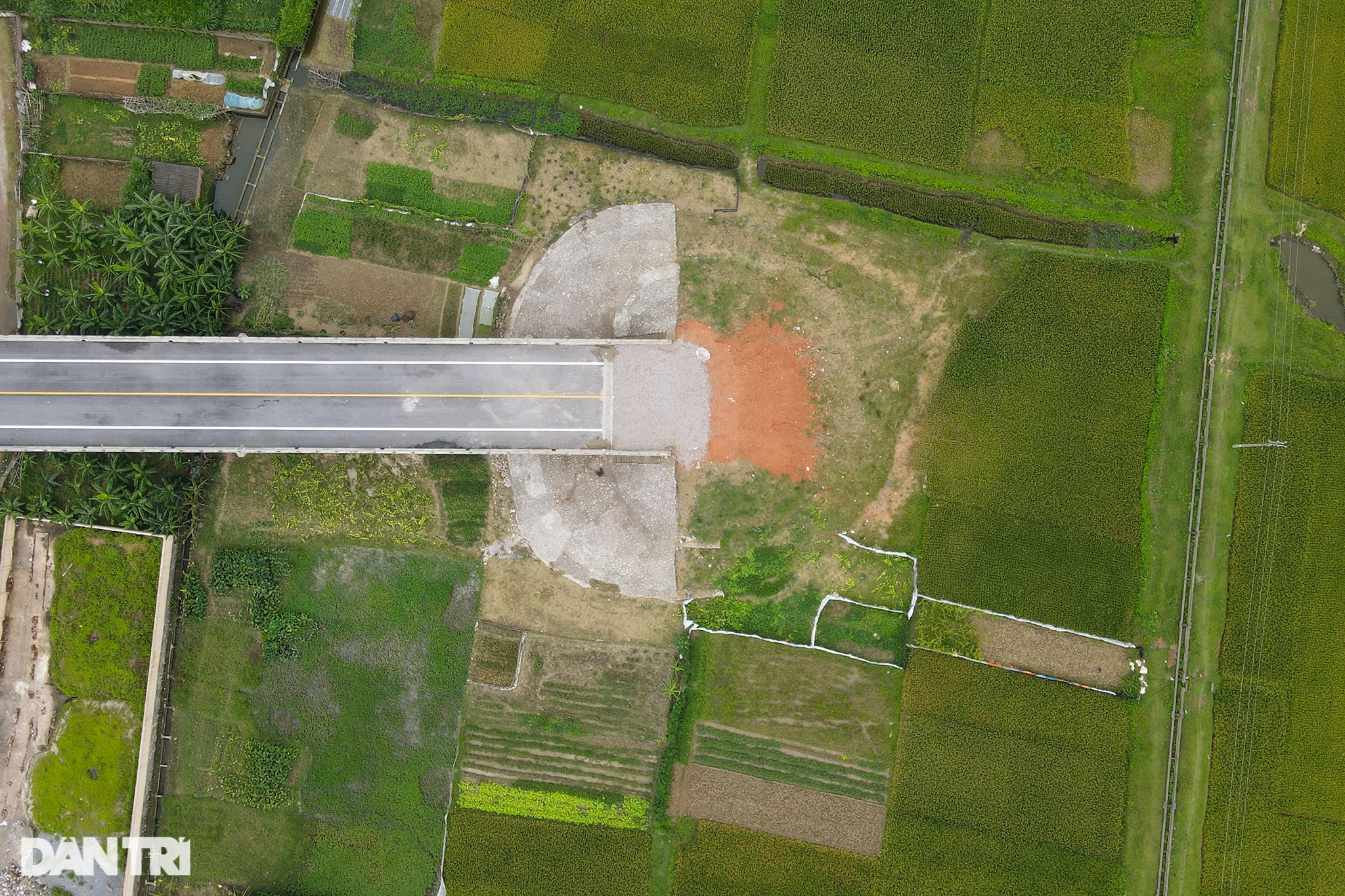 Cây cầu trăm tỷ xây xong bị bỏ hoang 2 năm trên đường vành đai 4 ở Hà Nội - 5