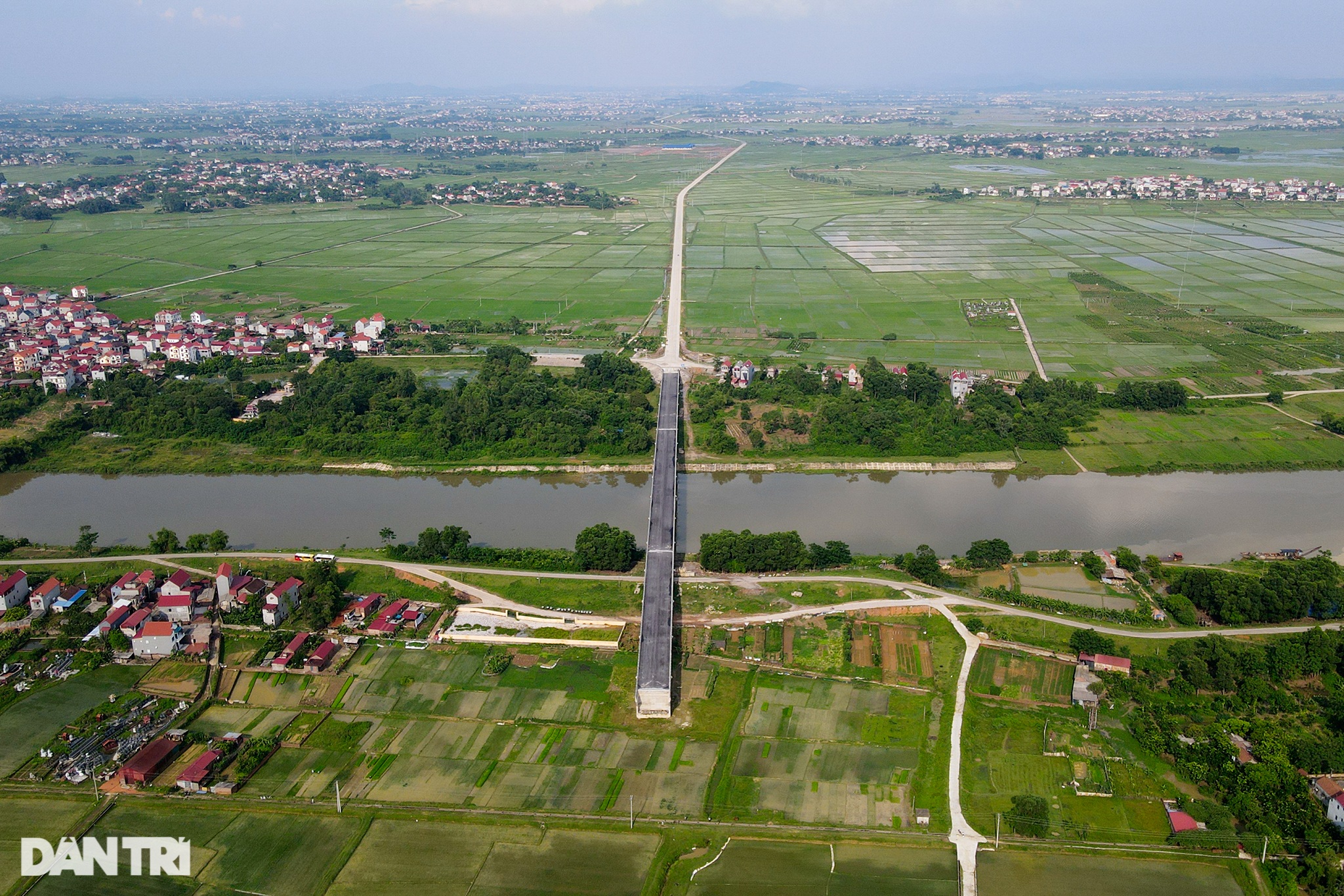 Cây cầu trăm tỷ xây xong bị bỏ hoang 2 năm trên đường vành đai 4 ở Hà Nội - 1