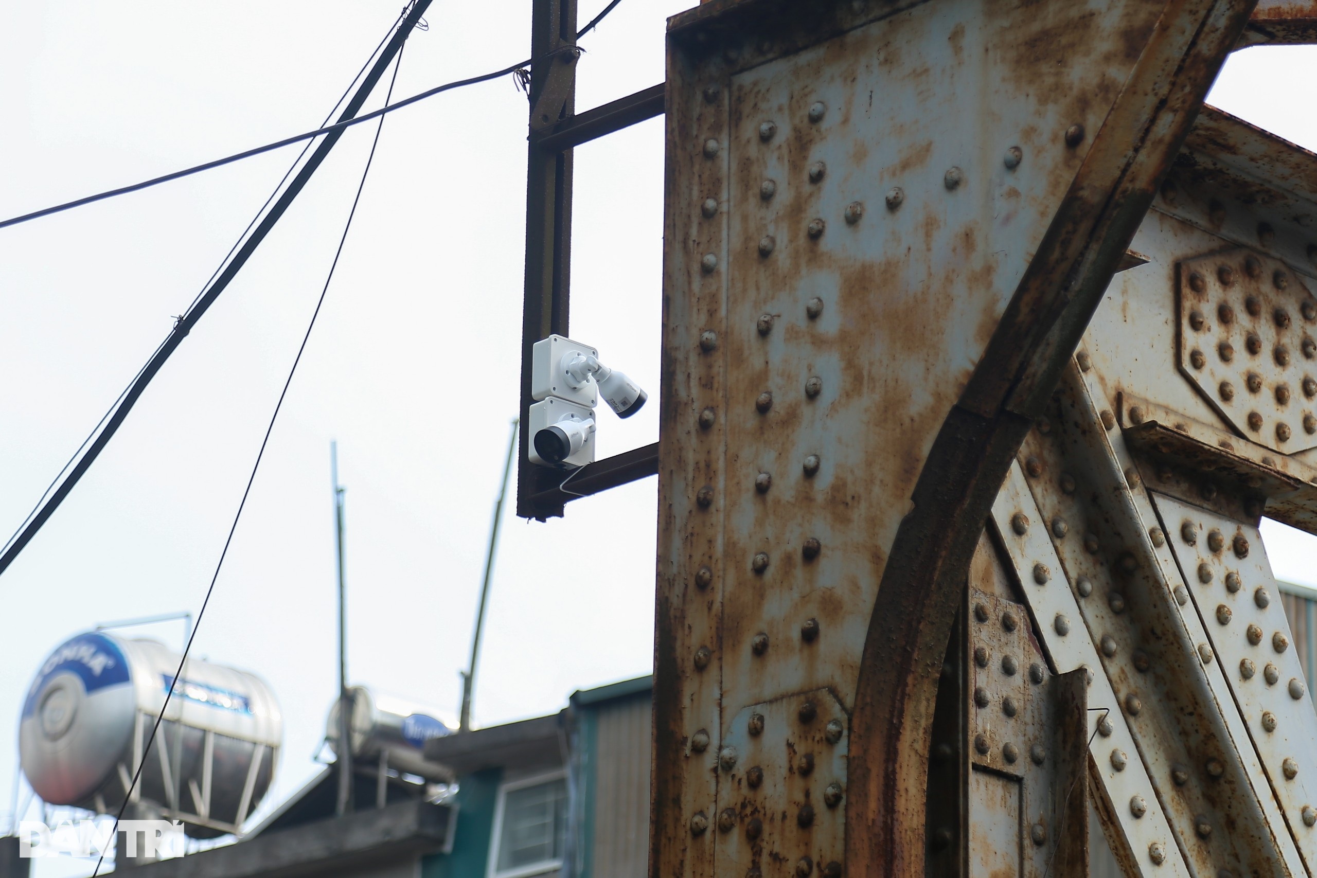 Hà Nội: Điểm mặt 8 camera phạt nguội trên cầu Long Biên - 7