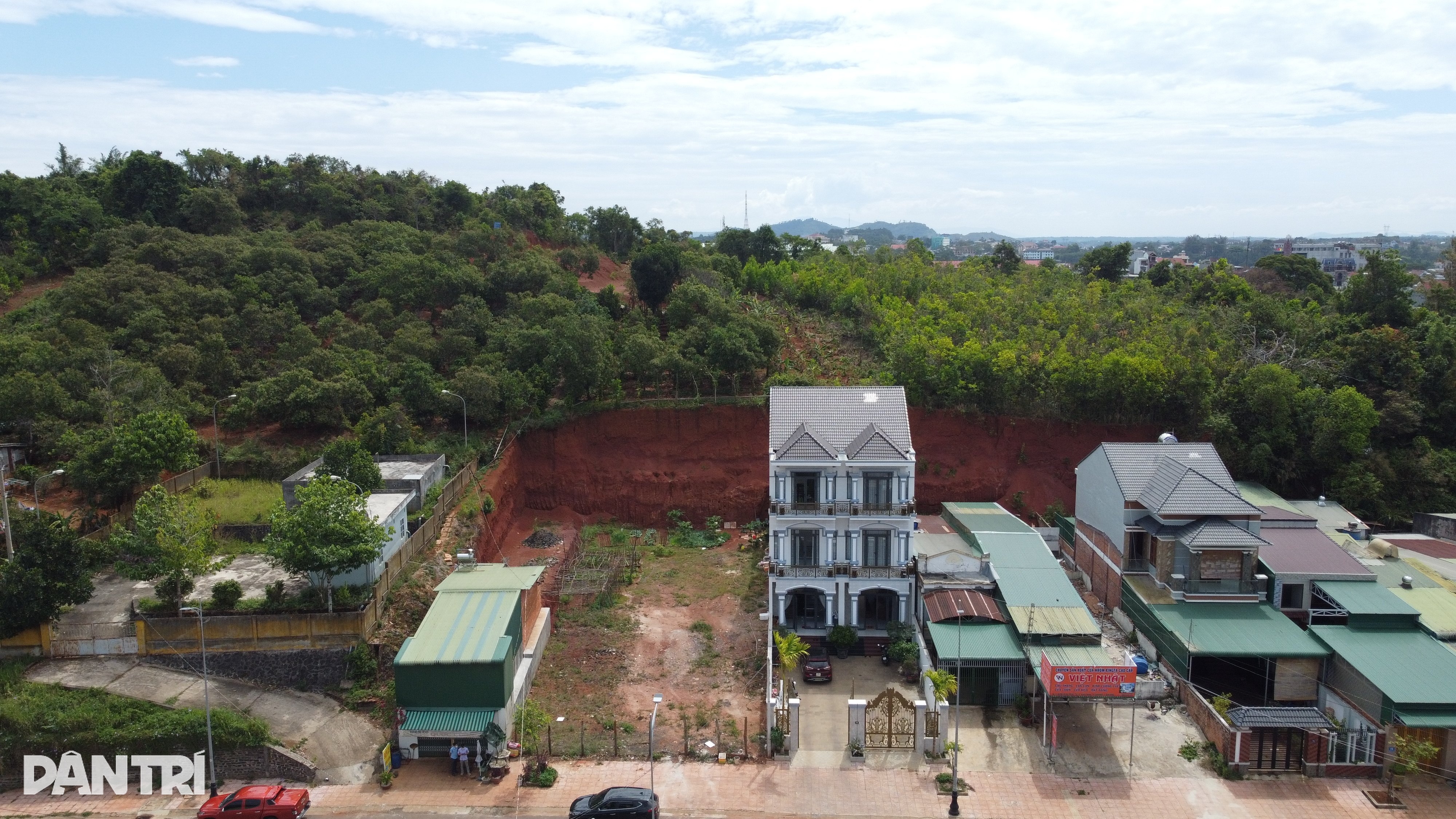 Kỷ luật nguyên Phó Chủ tịch thị xã Gia Nghĩa vì cấp đất vàng trái phép - 1 Kỷ luật nguyên Phó Chủ tịch thị xã Gia Nghĩa vì cấp đất vàng trái phép - 1