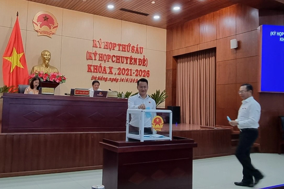 Bãi nhiệm Phó Chủ tịch HĐND TP Đà Nẵng đối với ông Lê Minh Trung - 1