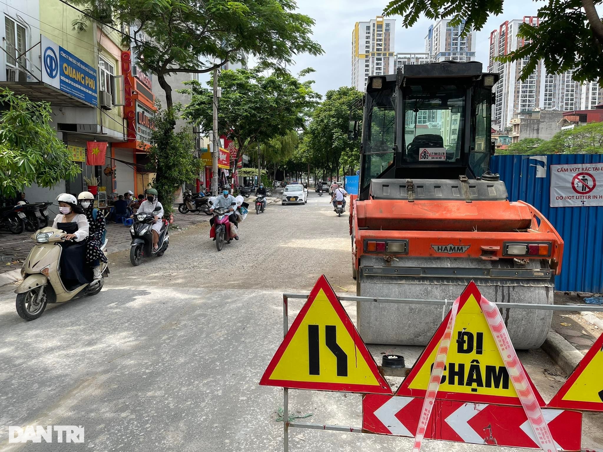 San lấp đoạn đường sụt lún ven sông Tô Lịch - 4 San lấp đoạn đường sụt lún ven sông Tô Lịch - 4