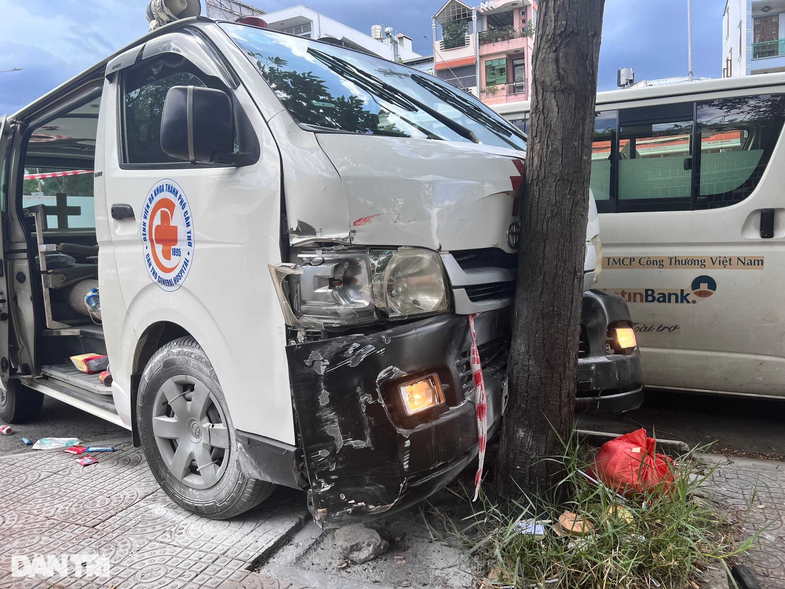 Thanh niên cầm dao lao vào bệnh viện cướp xe cấp cứu chạy khắp Cần Thơ - 2 Thanh niên cầm dao lao vào bệnh viện cướp xe cấp cứu chạy khắp Cần Thơ - 2