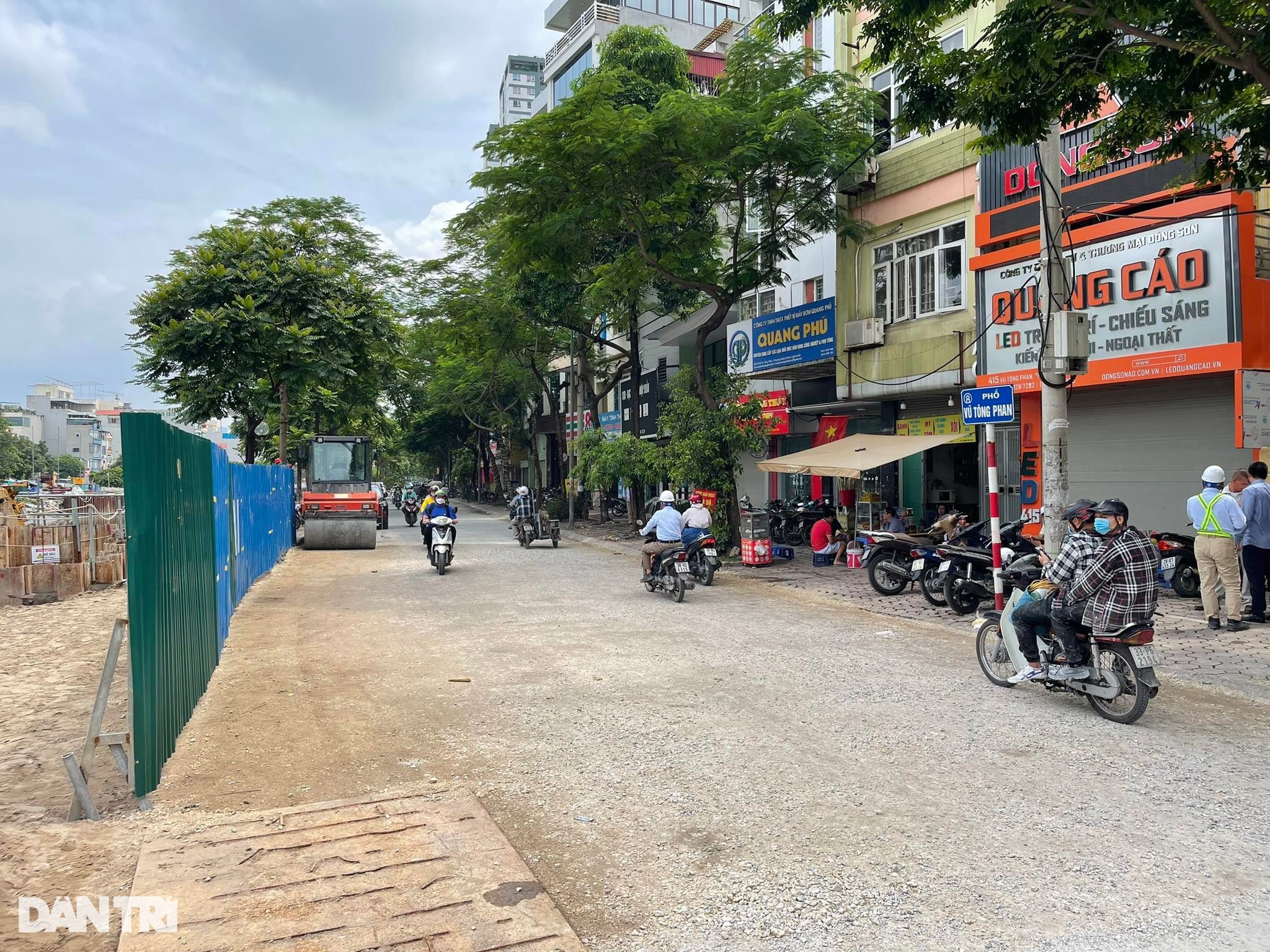 San lấp đoạn đường sụt lún ven sông Tô Lịch - 2 San lấp đoạn đường sụt lún ven sông Tô Lịch - 2