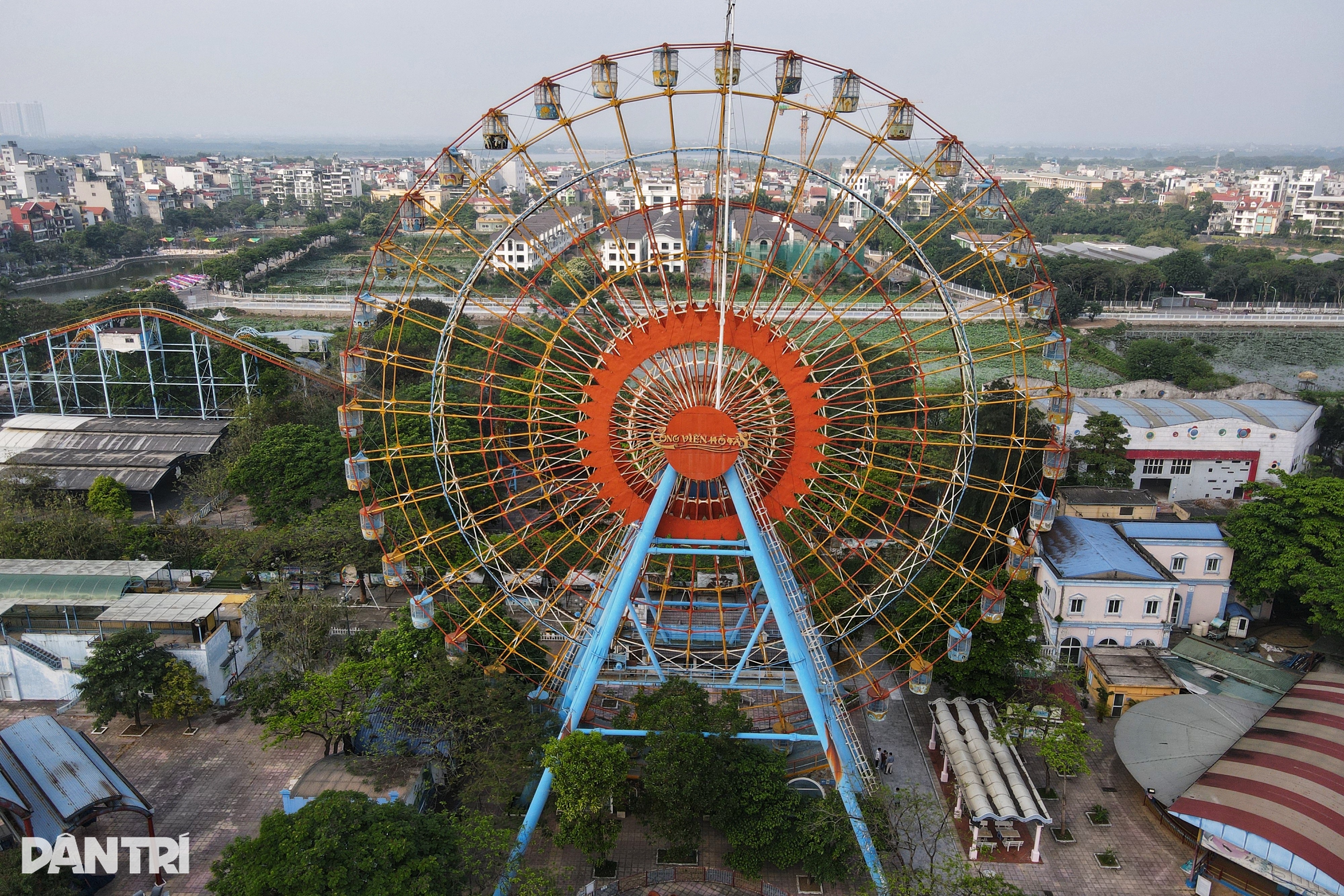 Hà Nội: Vòng đu quay khổng lồ ở công viên nước Hồ Tây thoi thóp chờ chết - 5 Hà Nội: Vòng đu quay khổng lồ ở công viên nước Hồ Tây thoi thóp chờ chết - 5