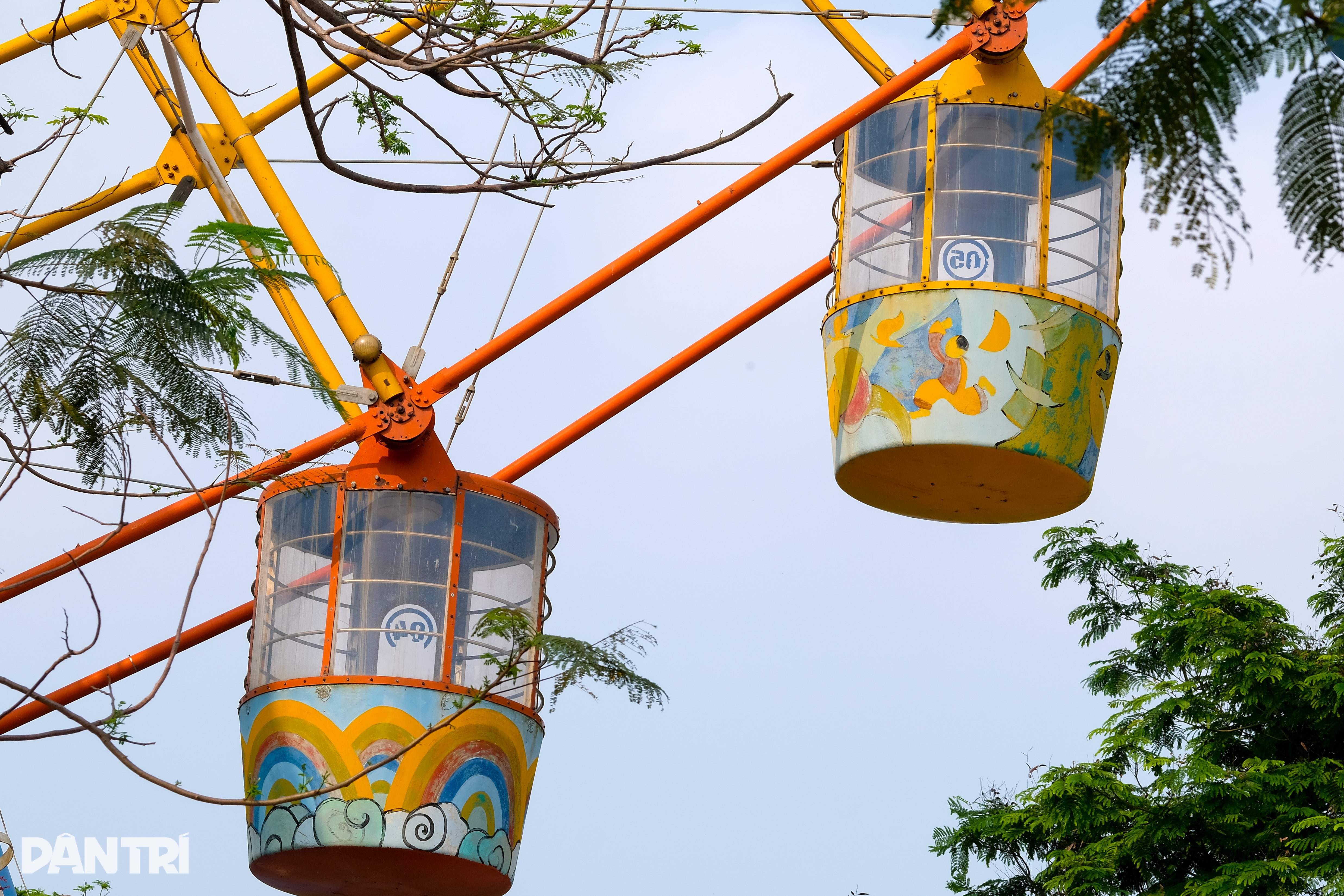 Hà Nội: Vòng đu quay khổng lồ ở công viên nước Hồ Tây thoi thóp chờ chết - 9 Hà Nội: Vòng đu quay khổng lồ ở công viên nước Hồ Tây thoi thóp chờ chết - 9