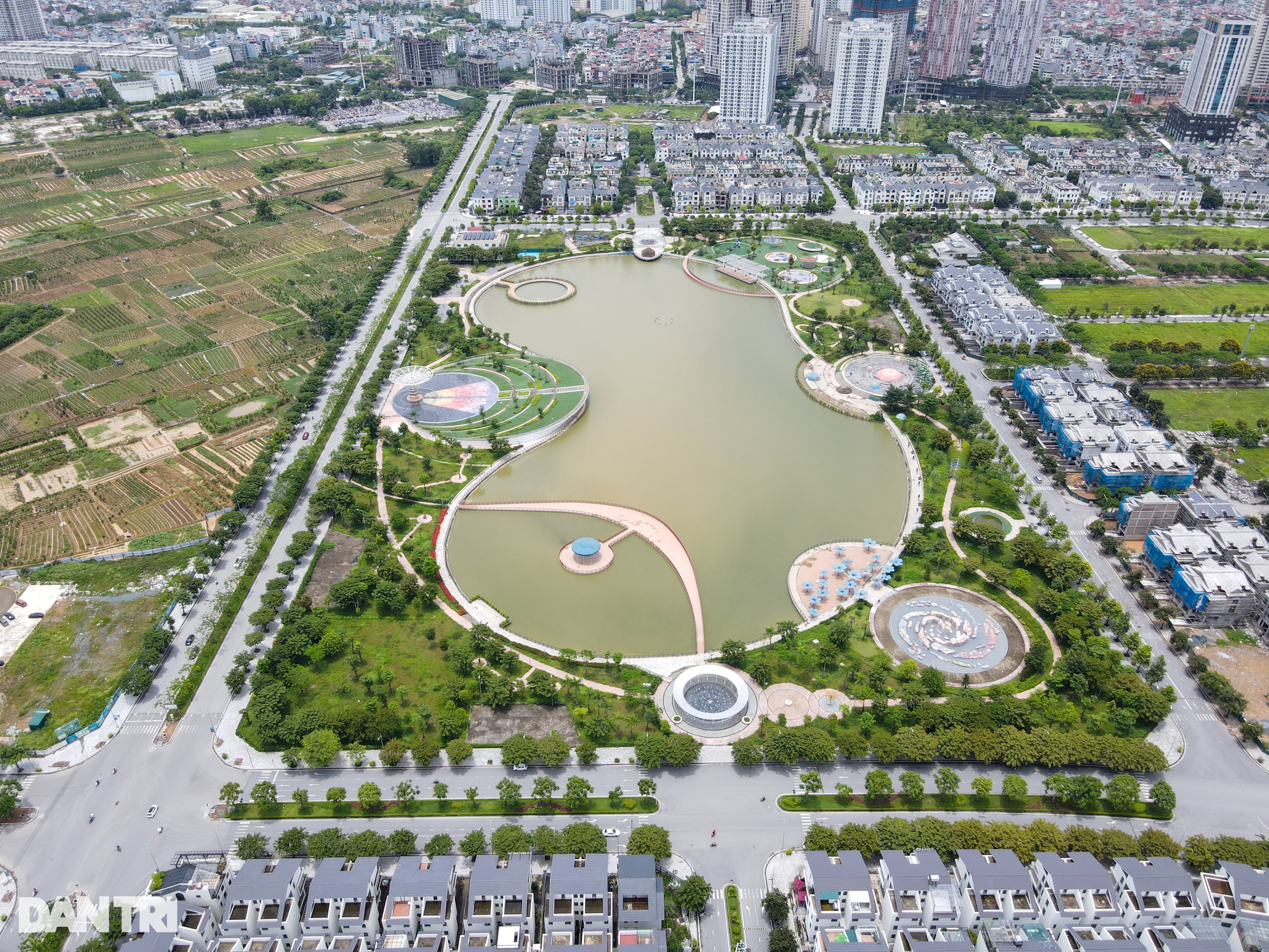 Hà Nội: Người dân thiếu chỗ chơi, công viên trăm tỷ lại bỏ hoang phế - 10