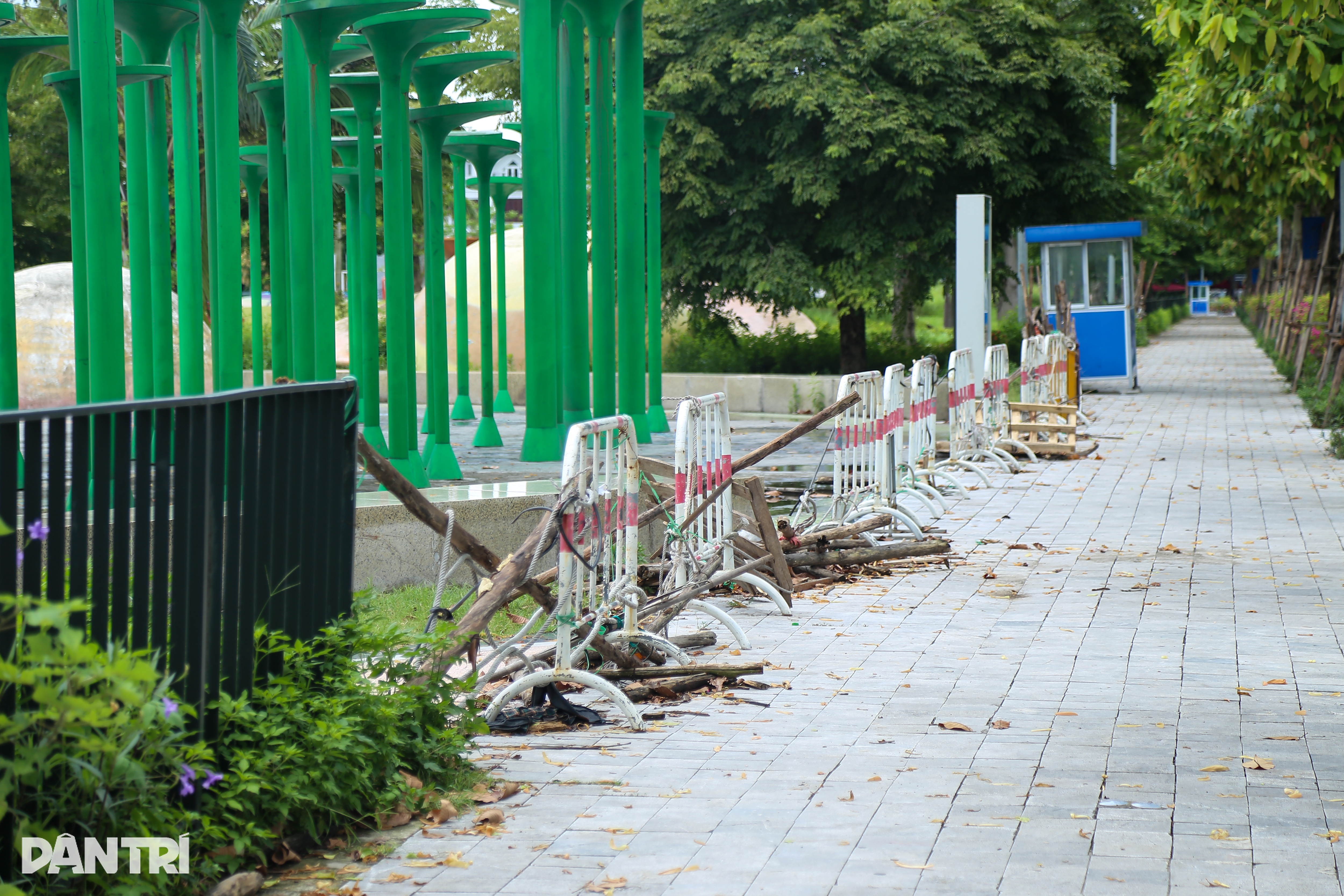 Hà Nội: Người dân thiếu chỗ chơi, công viên trăm tỷ lại bỏ hoang phế - 3 Hà Nội: Người dân thiếu chỗ chơi, công viên trăm tỷ lại bỏ hoang phế - 3