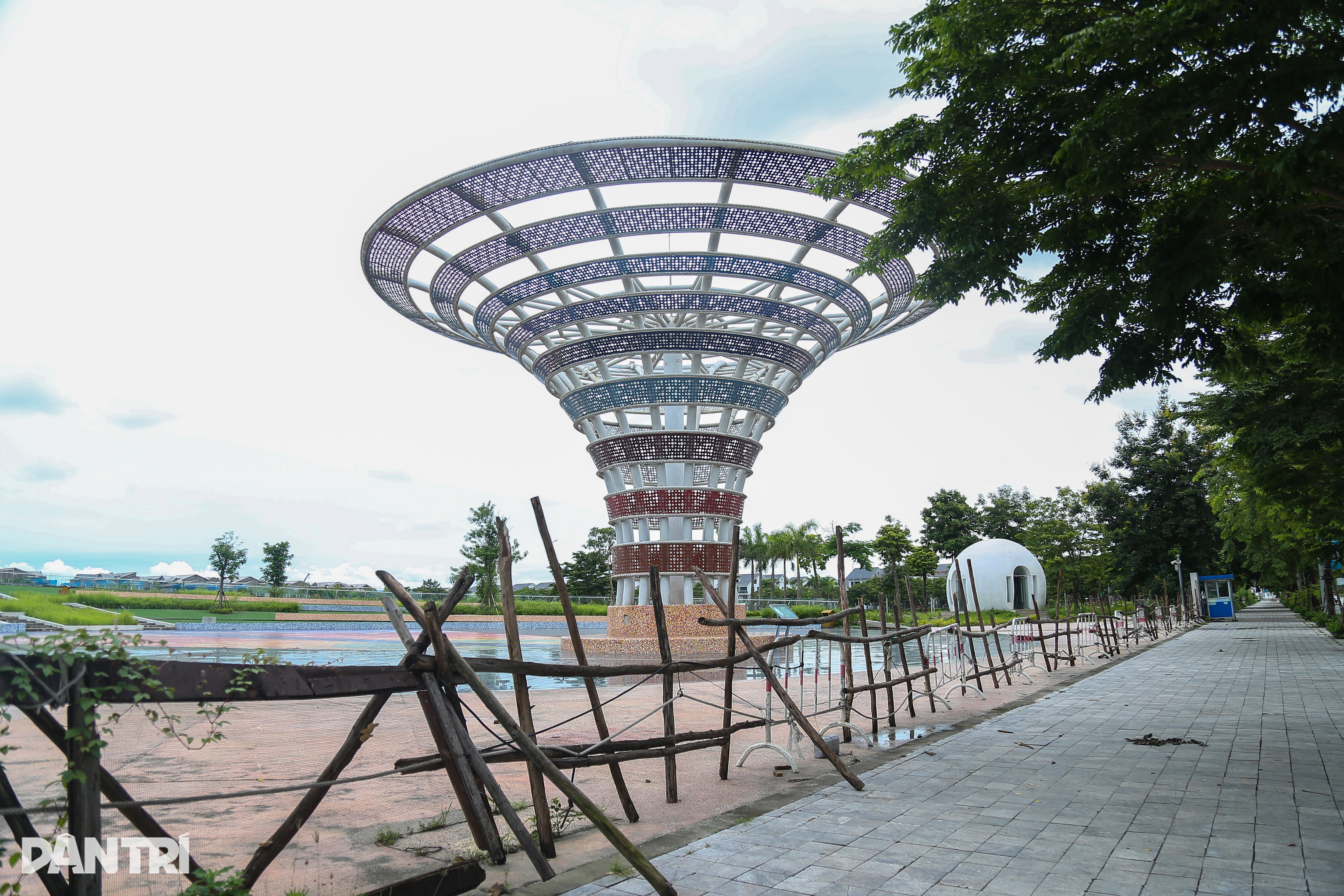 Hà Nội: Người dân thiếu chỗ chơi, công viên trăm tỷ lại bỏ hoang phế - 11 Hà Nội: Người dân thiếu chỗ chơi, công viên trăm tỷ lại bỏ hoang phế - 11