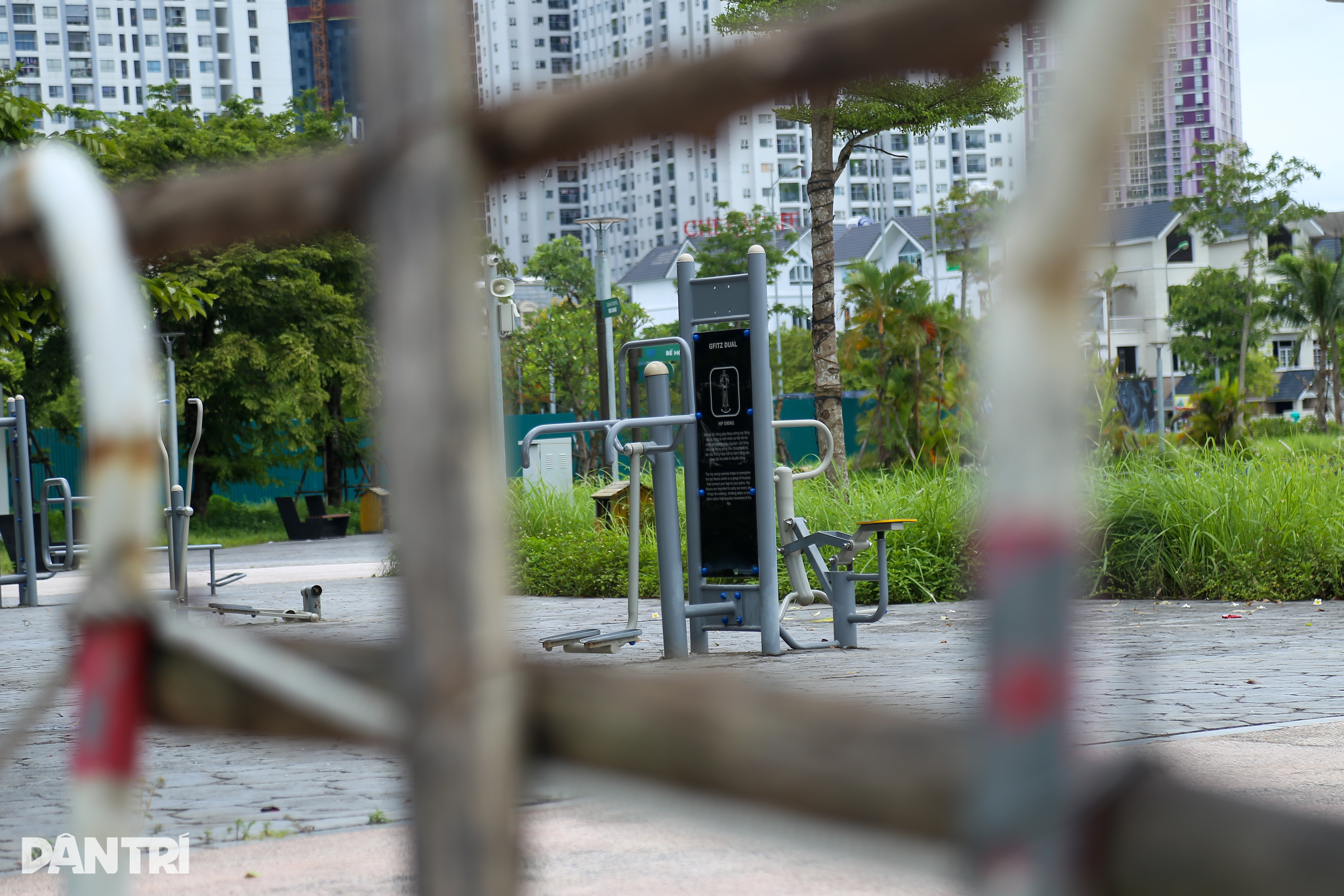 Hà Nội: Người dân thiếu chỗ chơi, công viên trăm tỷ lại bỏ hoang phế - 6 Hà Nội: Người dân thiếu chỗ chơi, công viên trăm tỷ lại bỏ hoang phế - 6