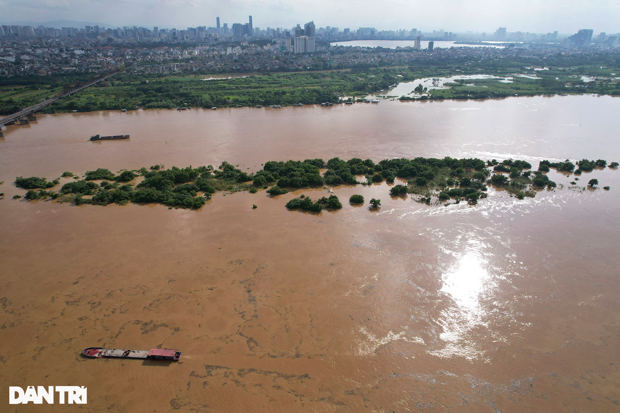 Hình ảnh nước sông Hồng dâng cao gây ngập lụt nhiều nơi ở Hà Nội - 1