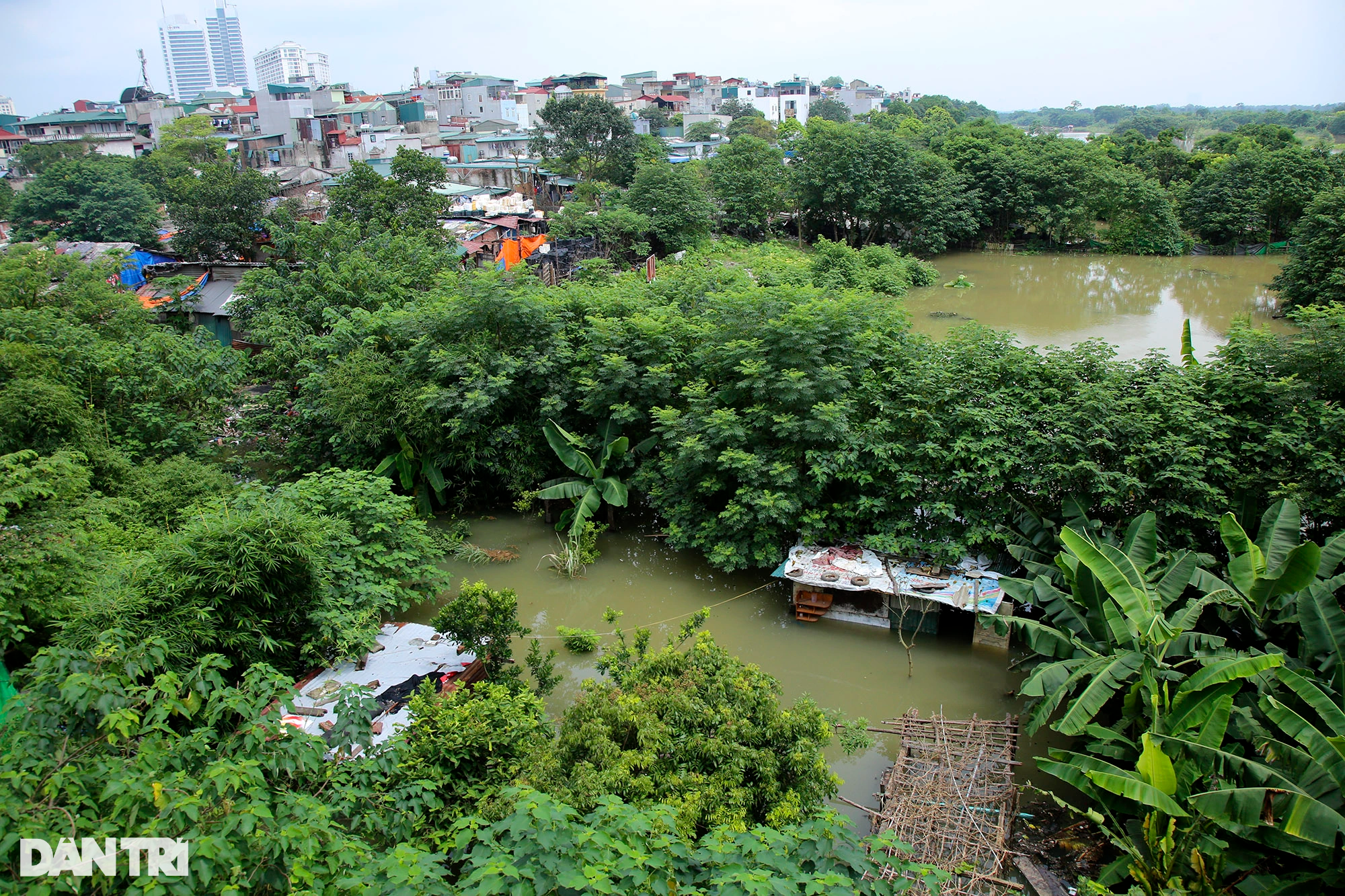Hình ảnh nước sông Hồng dâng cao gây ngập lụt nhiều nơi ở Hà Nội - 15