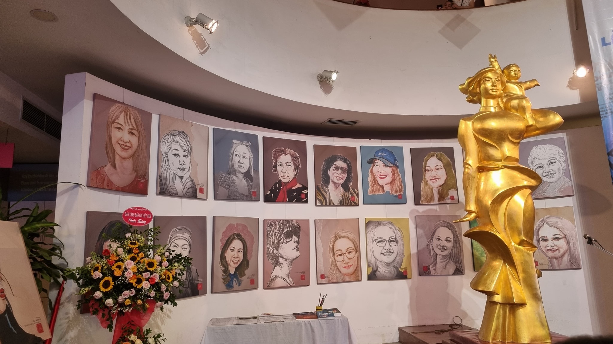 Bảo tàng Phụ nữ Việt Nam tiếp nhận 100 bức tranh chân dung nhà báo nữ - 3