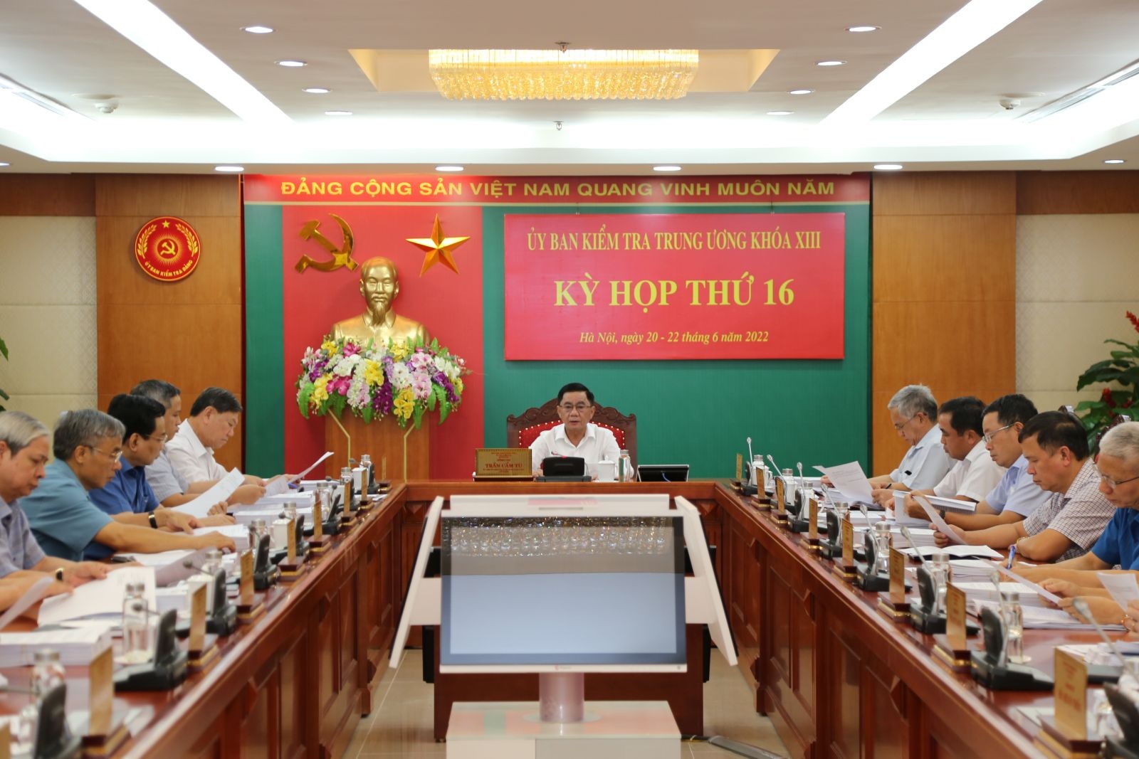 Loạt lãnh đạo Tập đoàn Than - Khoáng sản Việt Nam nhận kỷ luật - 1